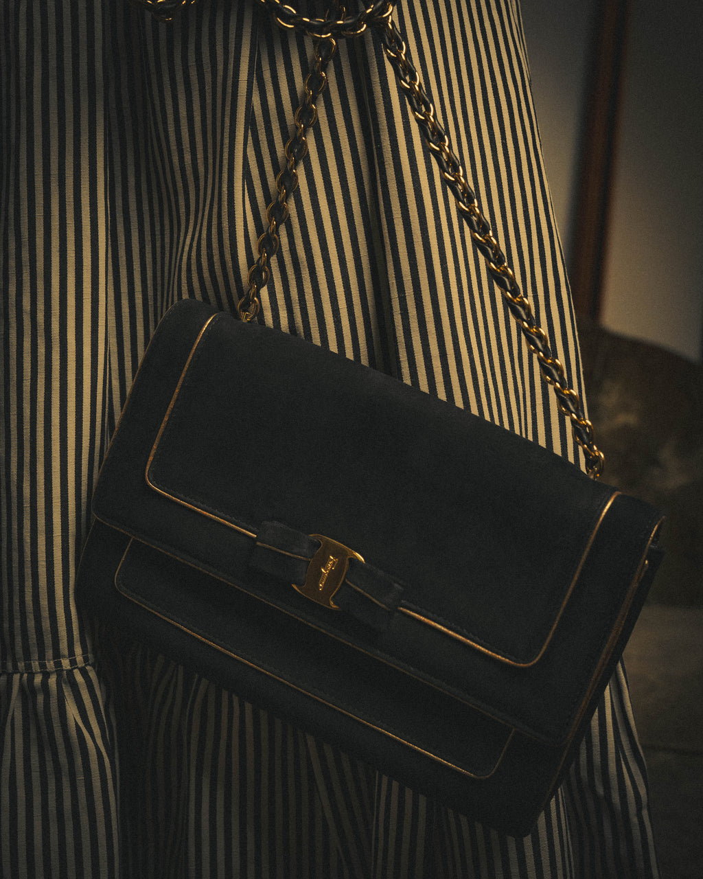 -SPECIAL- "Salvatore Ferragamo" 10's Elegant suede chain shoulder bag