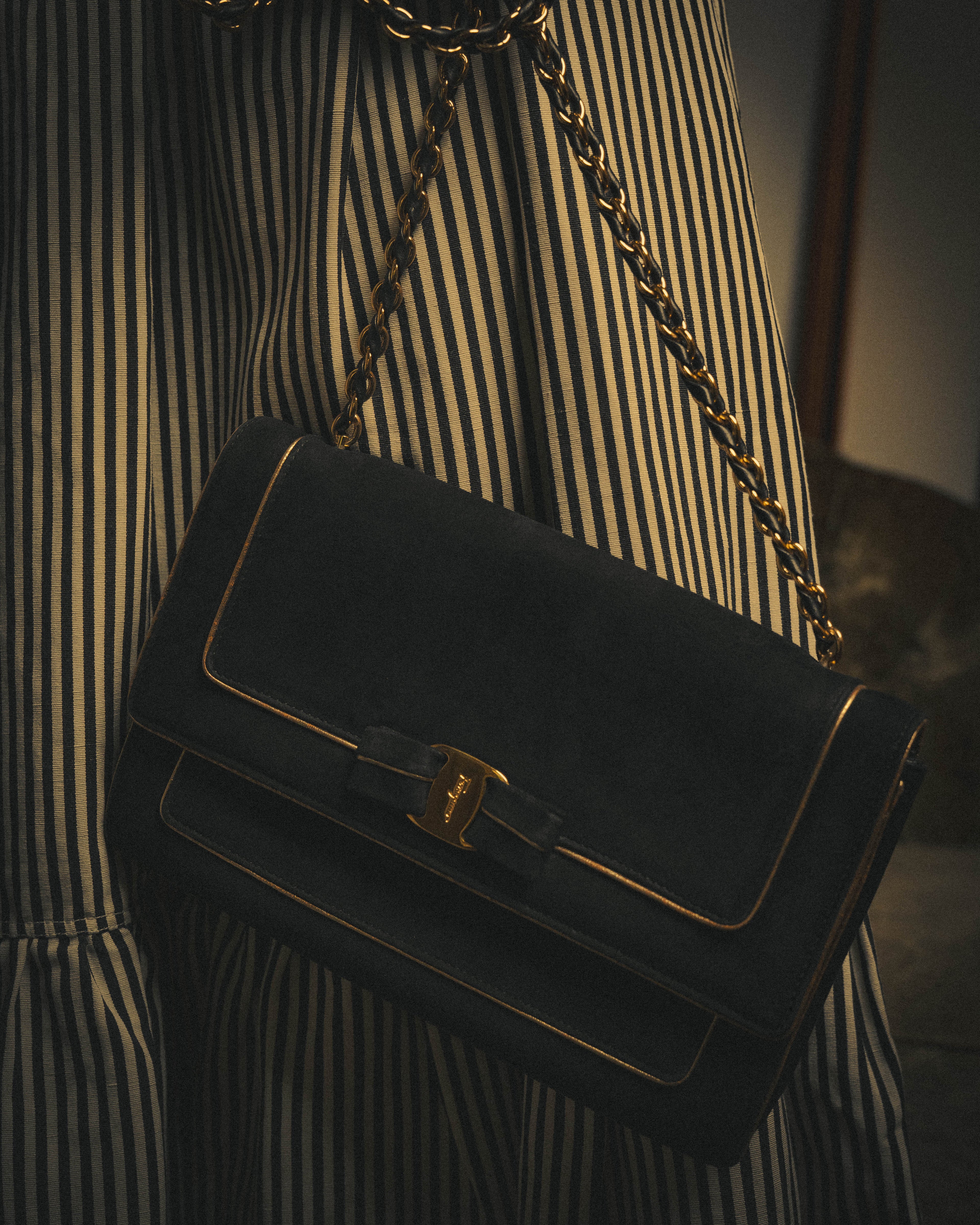 -SPECIAL- "Salvatore Ferragamo" 10's Elegant suede chain shoulder bag