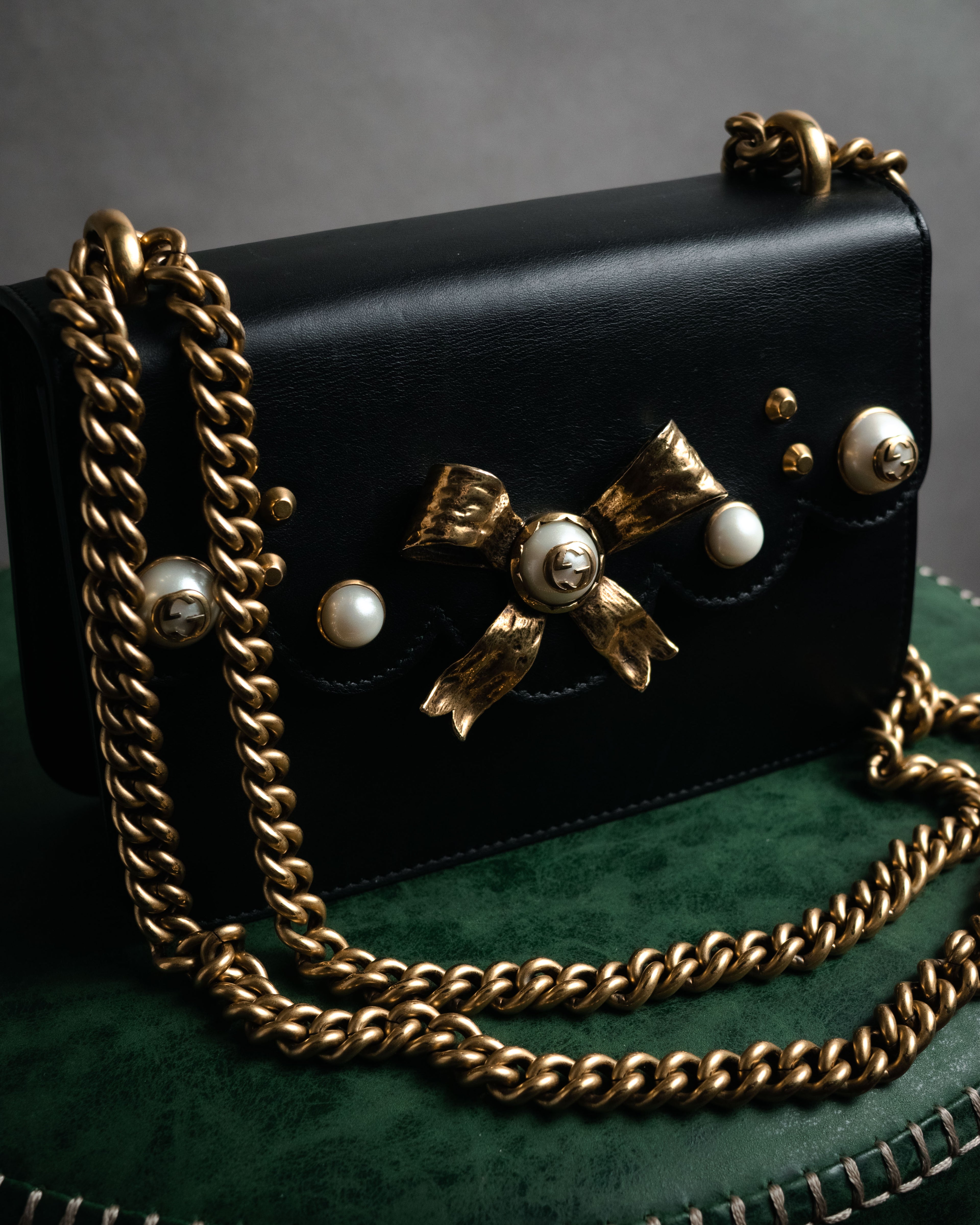 –SPECIAL– “GUCCI”
2016-2022 Bow embellished chain shoulder bag