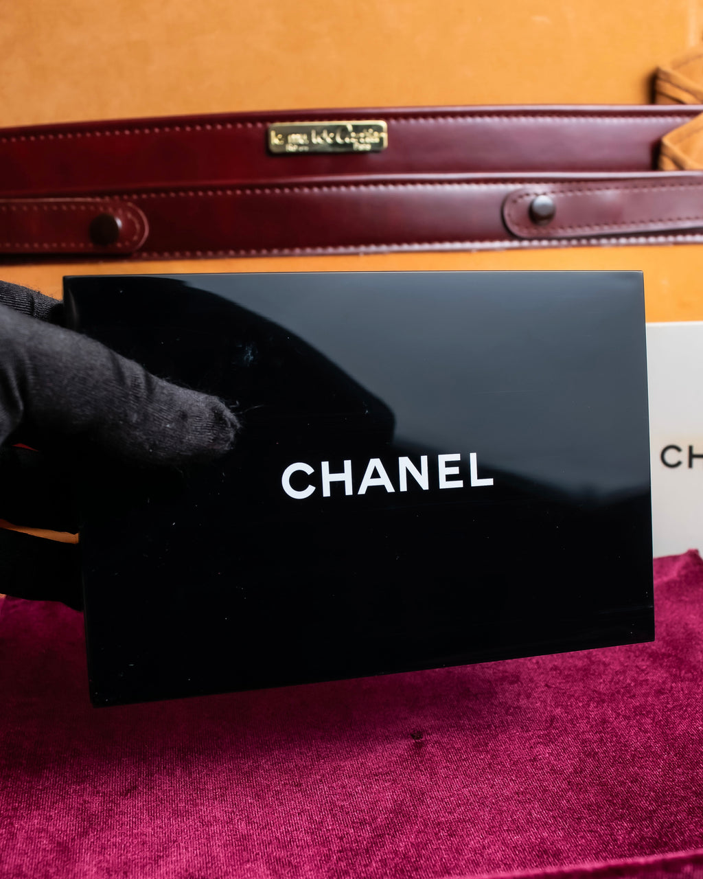 "CHANEL" Logo engraved black lacquer mirror jewelry case
