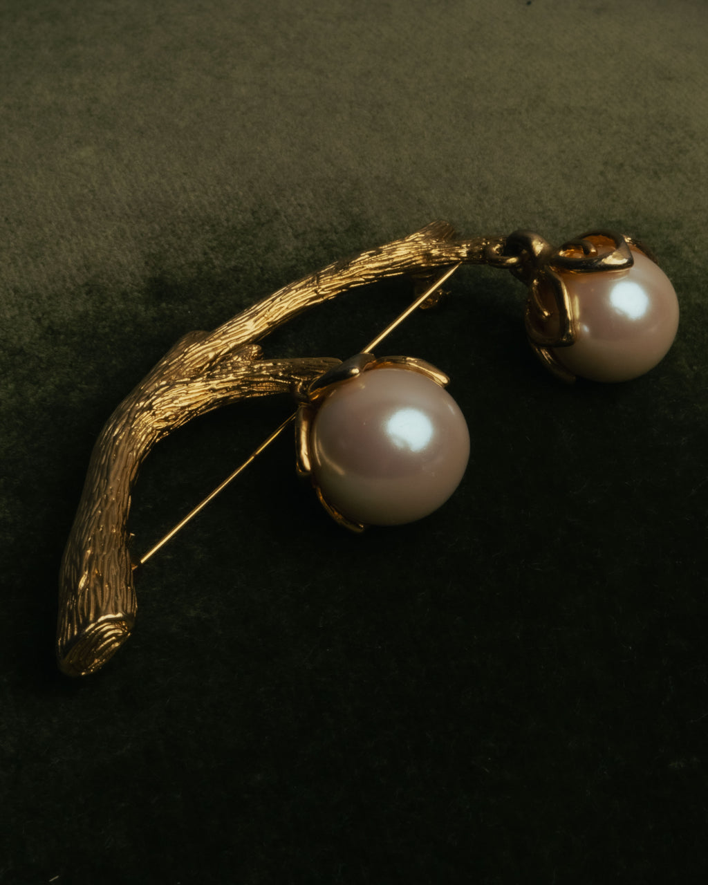 “KENZO” 80’s-90’s Sculptural branch pearl brooch