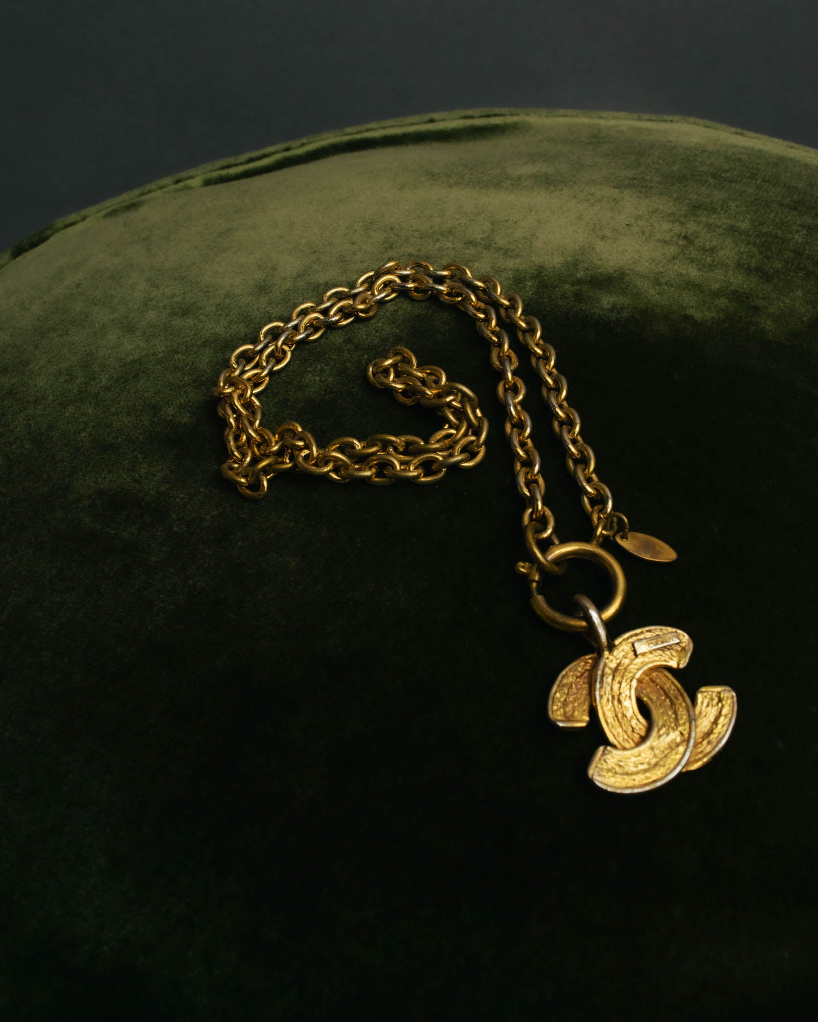 -SPECIAL- “CHANEL” 80’s-90’s Quilted cc pendant chain necklace