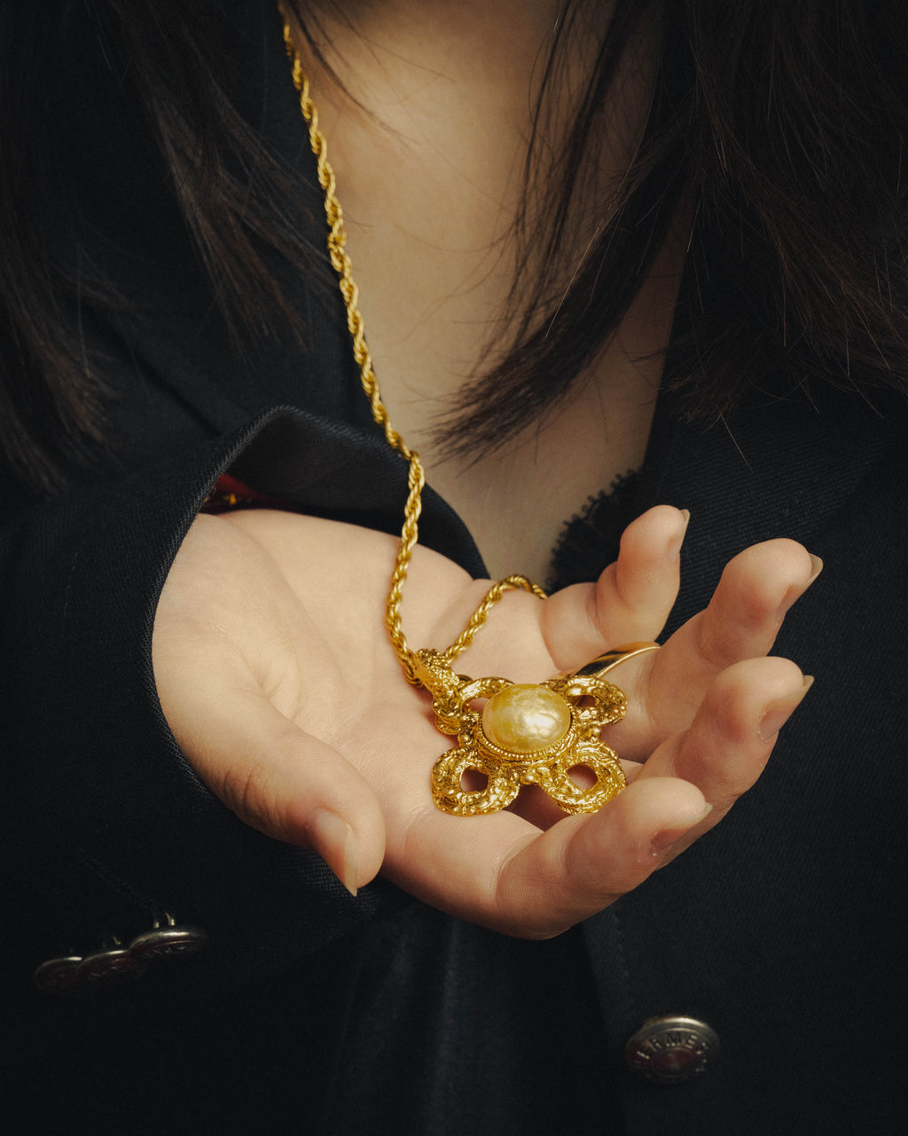 -SPECIAL- "YVES SAINT LAURENT" 80's-90's Baroque pearl textured gold pendant necklace