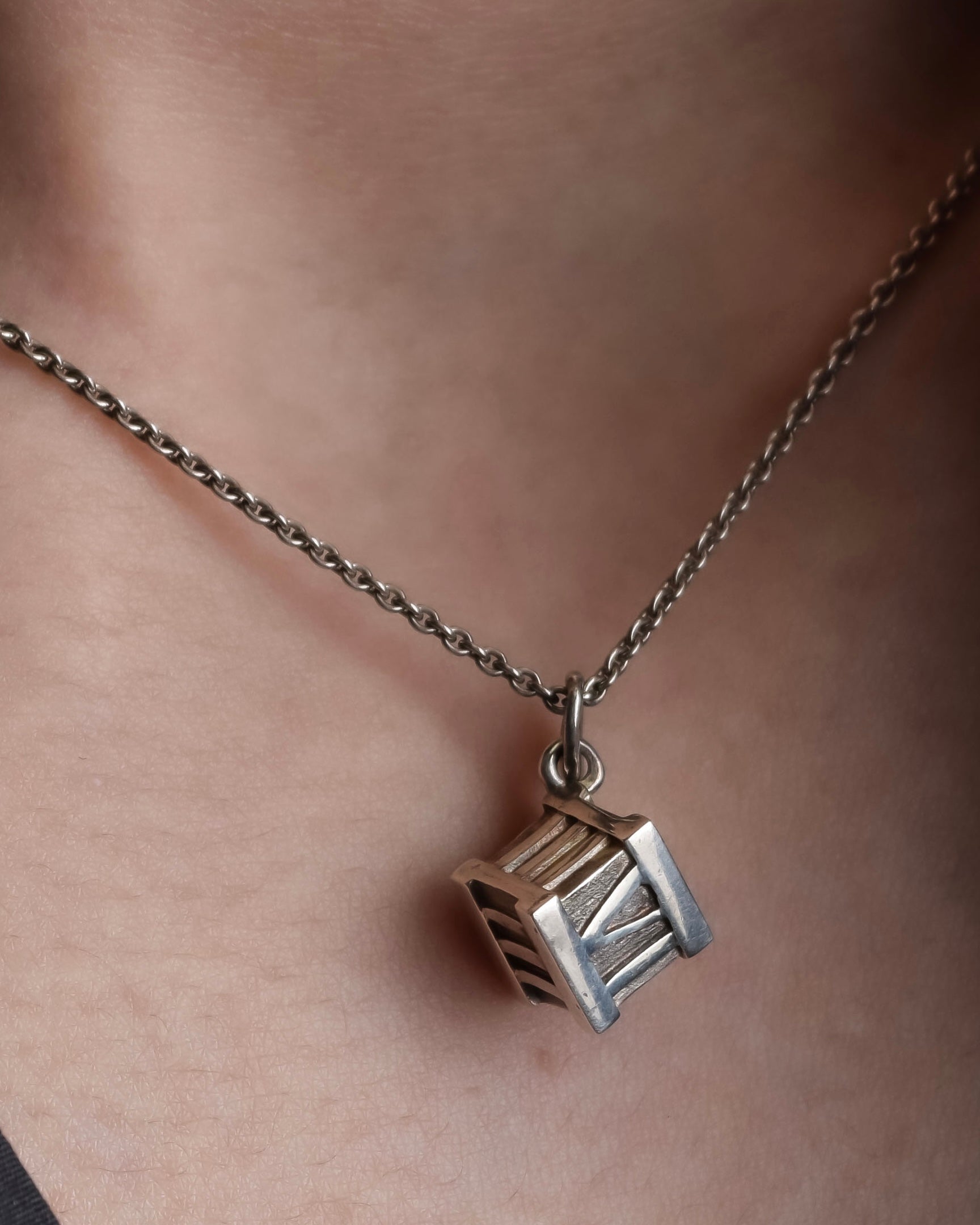 "Tiffany&Co" Roman numeral atlas cube silver necklace