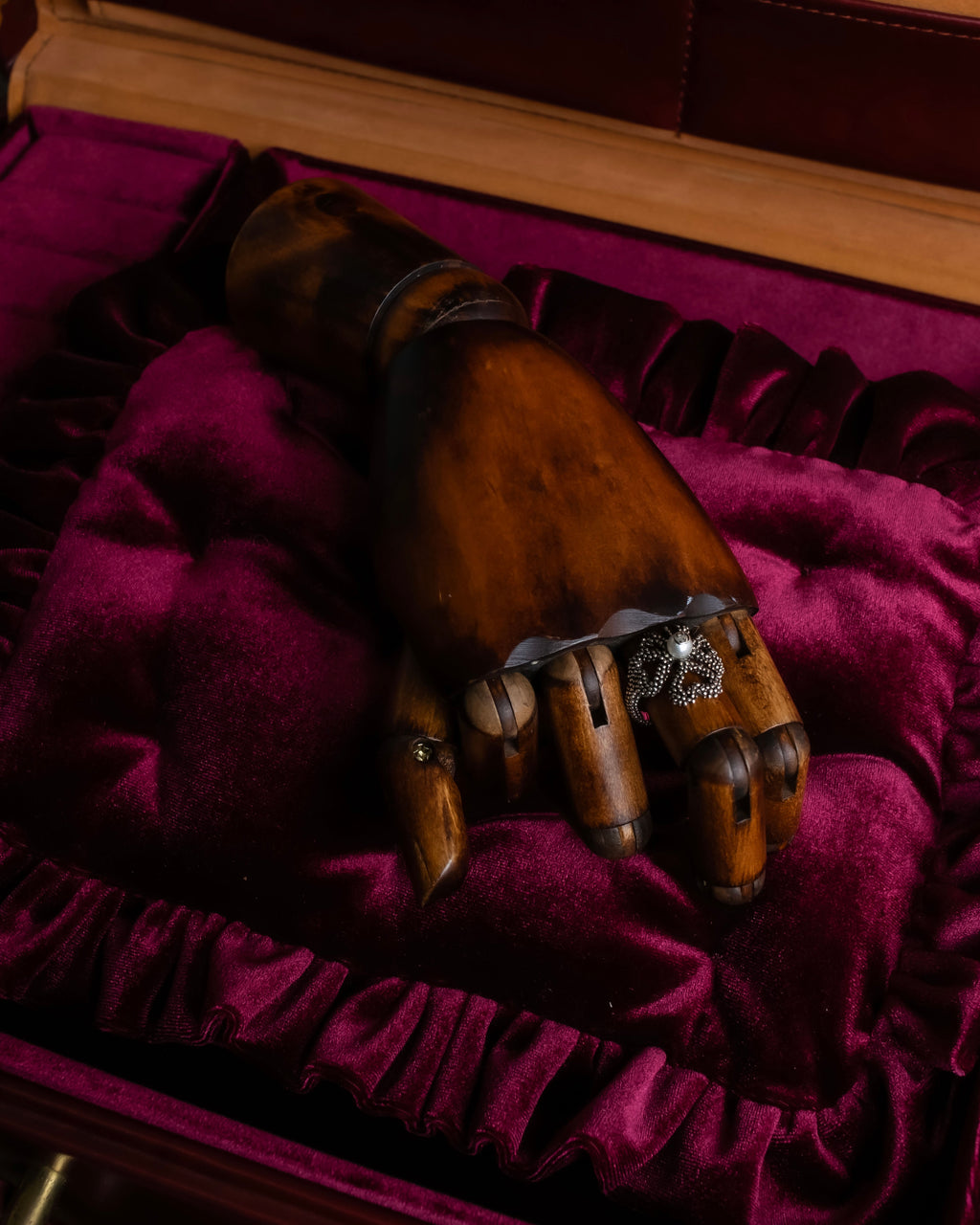 "GUCCI" Ribbon motif pearl top design silver ring