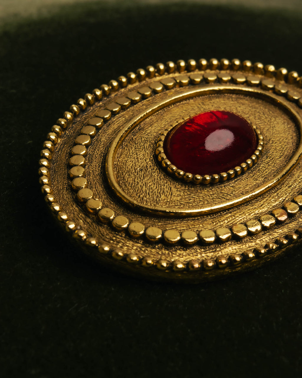 -SPECIAL- “CHANEL” 1982Years red cabochon oval brooch