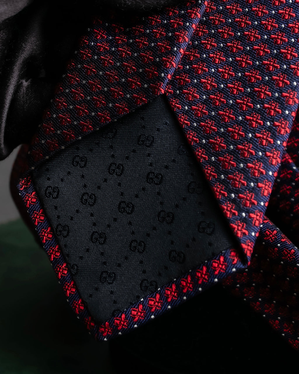 "GUCCI" Bee embroidery pattern multi colored neck tie