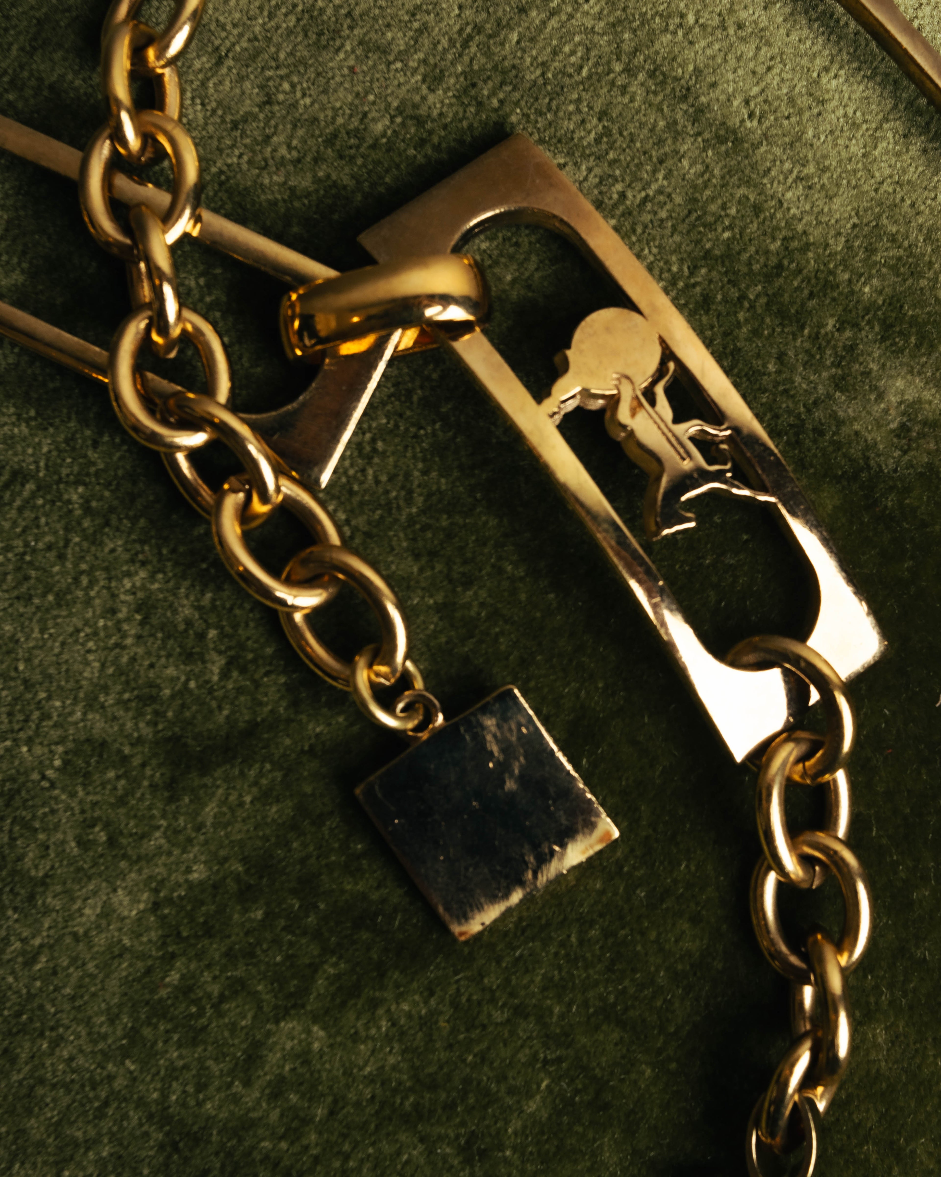 "CELINE" 70's-80's Sulky motif gold metal chain belt