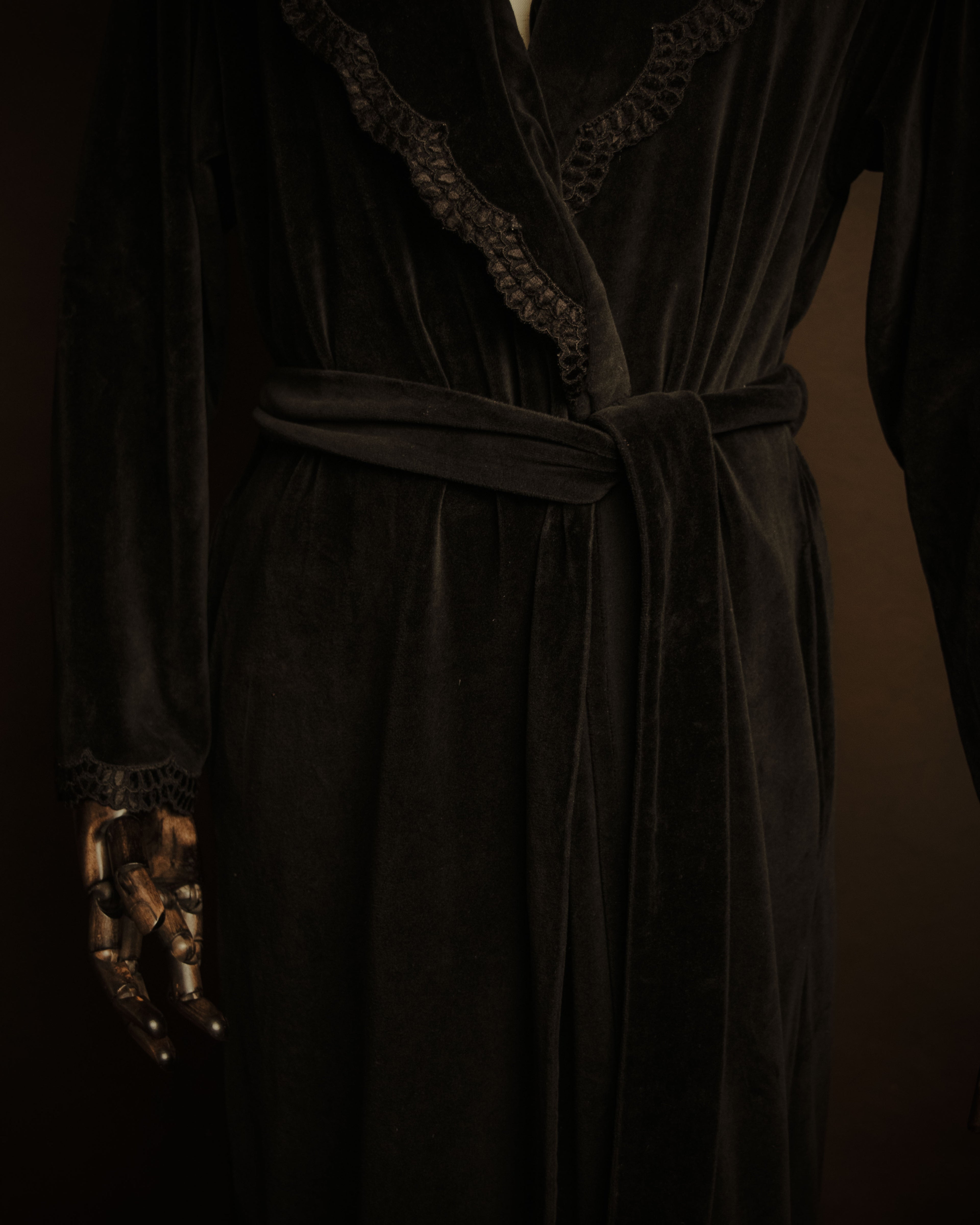 –SPECIAL– “Christian Dior”
80’s-90’s Velour lace trimmed robe coat