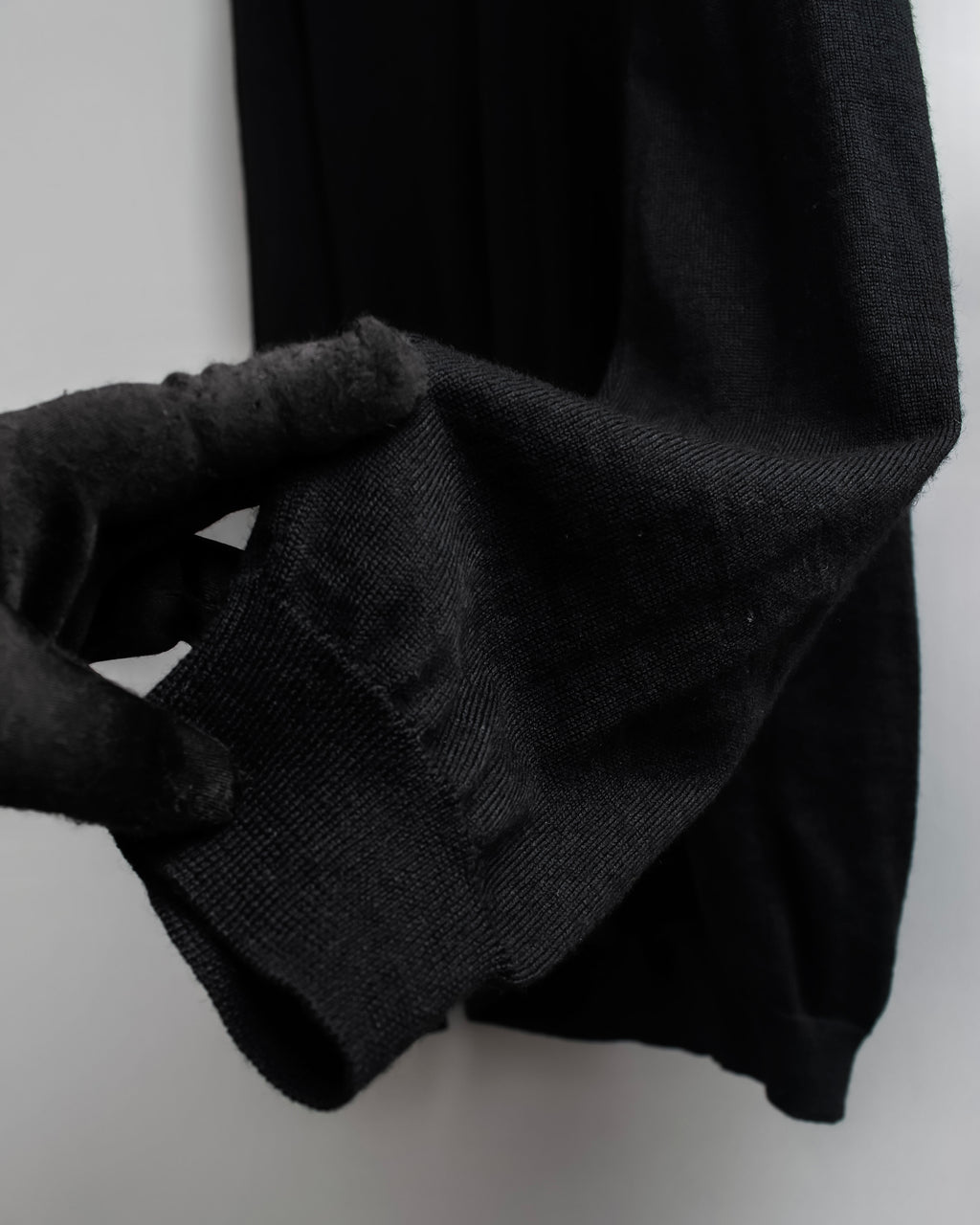 "GUCCI" G logo embroidered silk mix V-neck knit