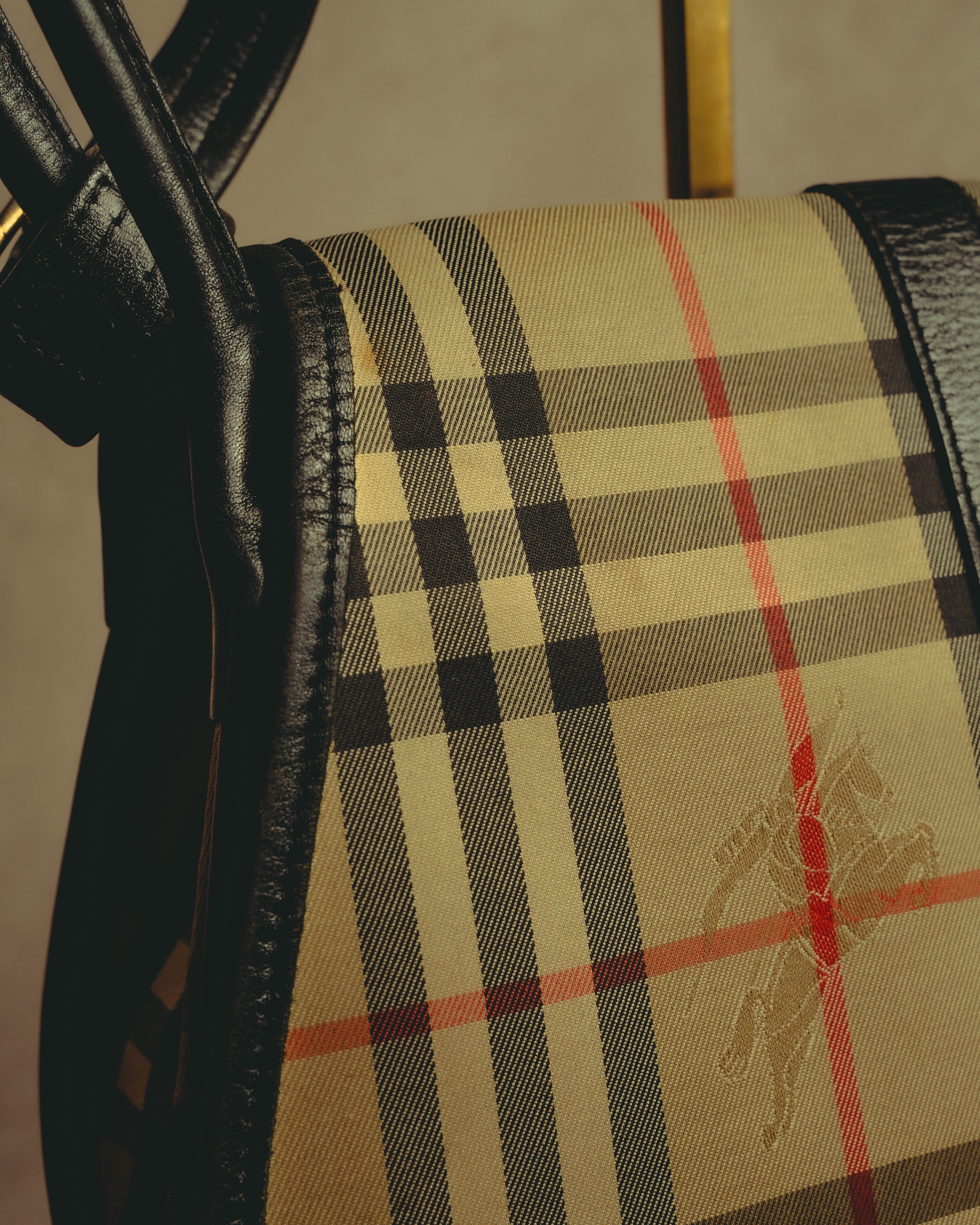 “Burberrys” 80’s-90’s Shadow horse check saddle shoulder bag