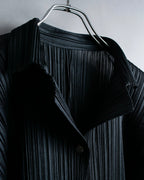 "PLEATS PLEASE ISSEY MIYAKE"
Features sleeve open collar blouse