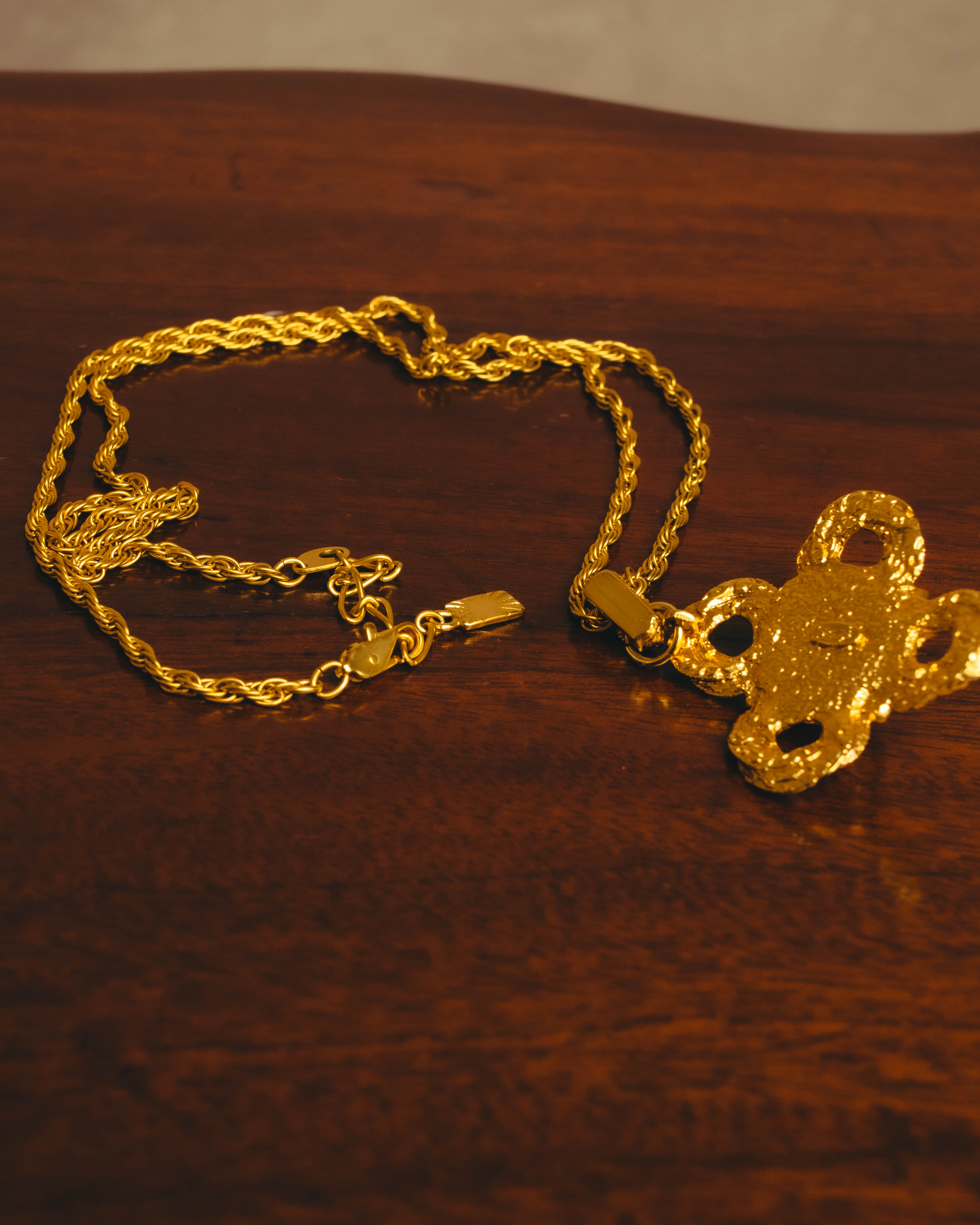 -SPECIAL- "YVES SAINT LAURENT" 80's-90's Baroque pearl textured gold pendant necklace