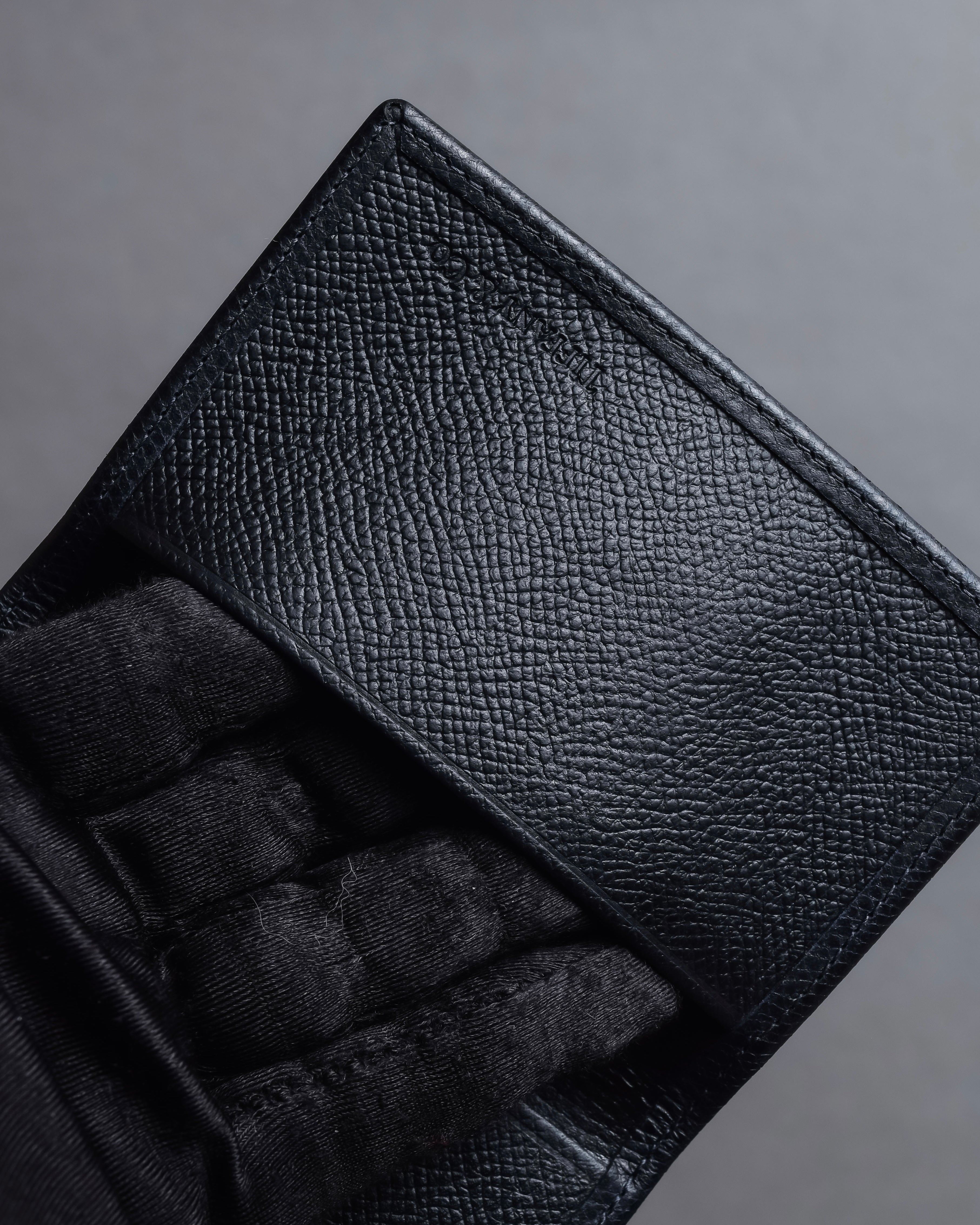 "Tiffany&Co" Logo engraved grained leather card holder