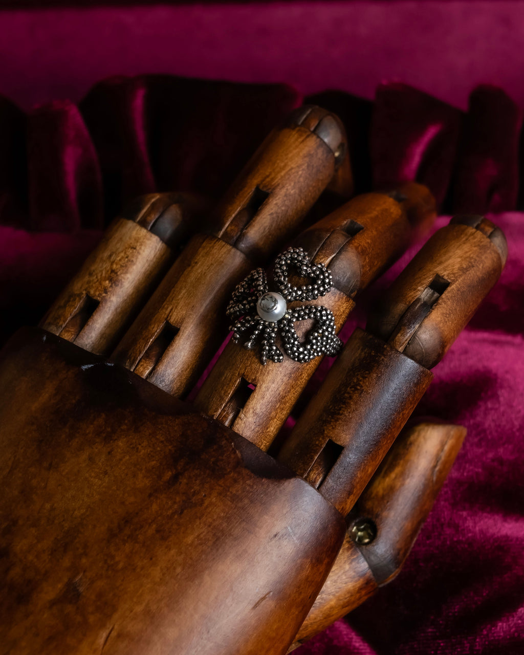 "GUCCI" Ribbon motif pearl top design silver ring