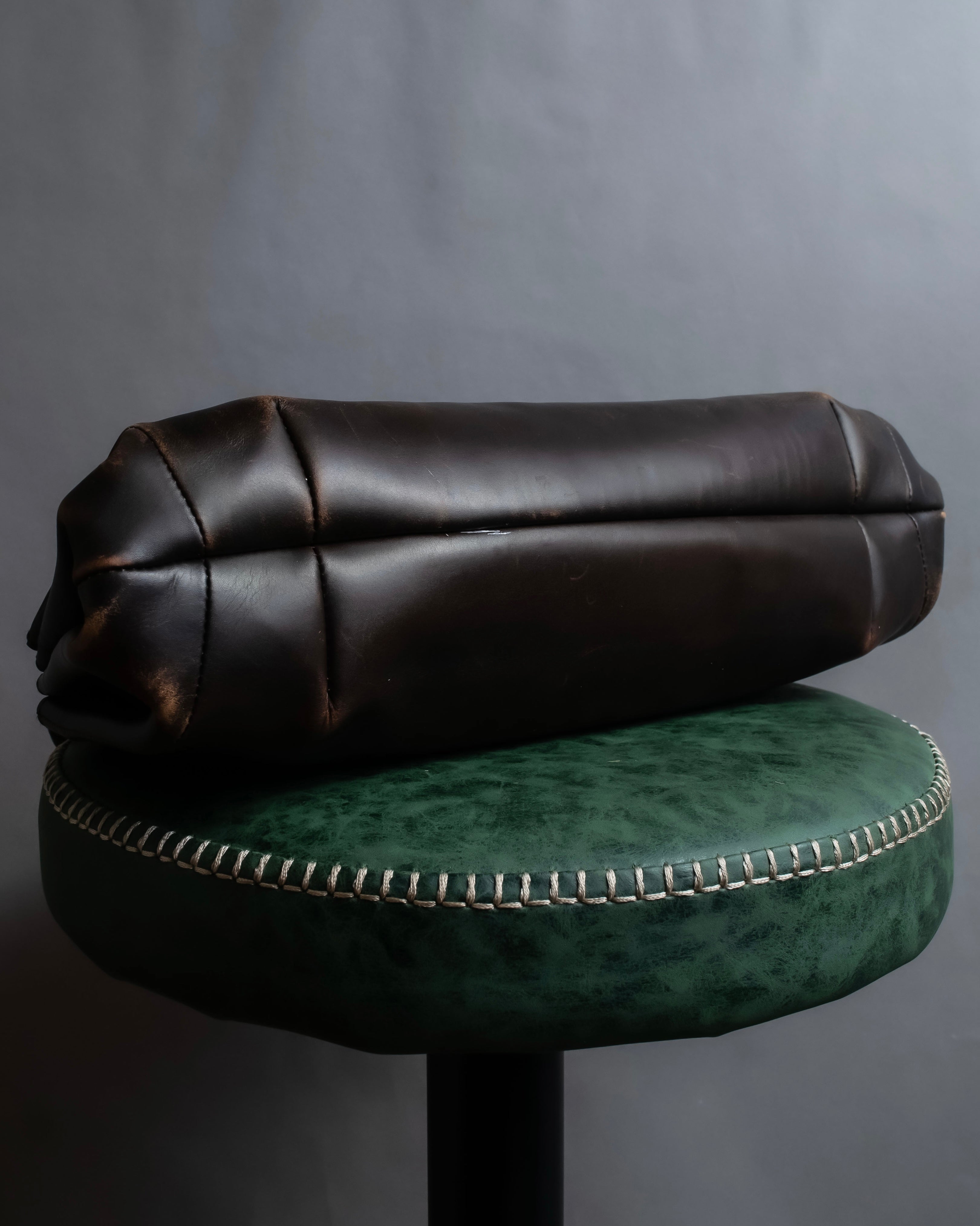 "GUCCI" Horizontally shaped cord-wrapped handle leather bag