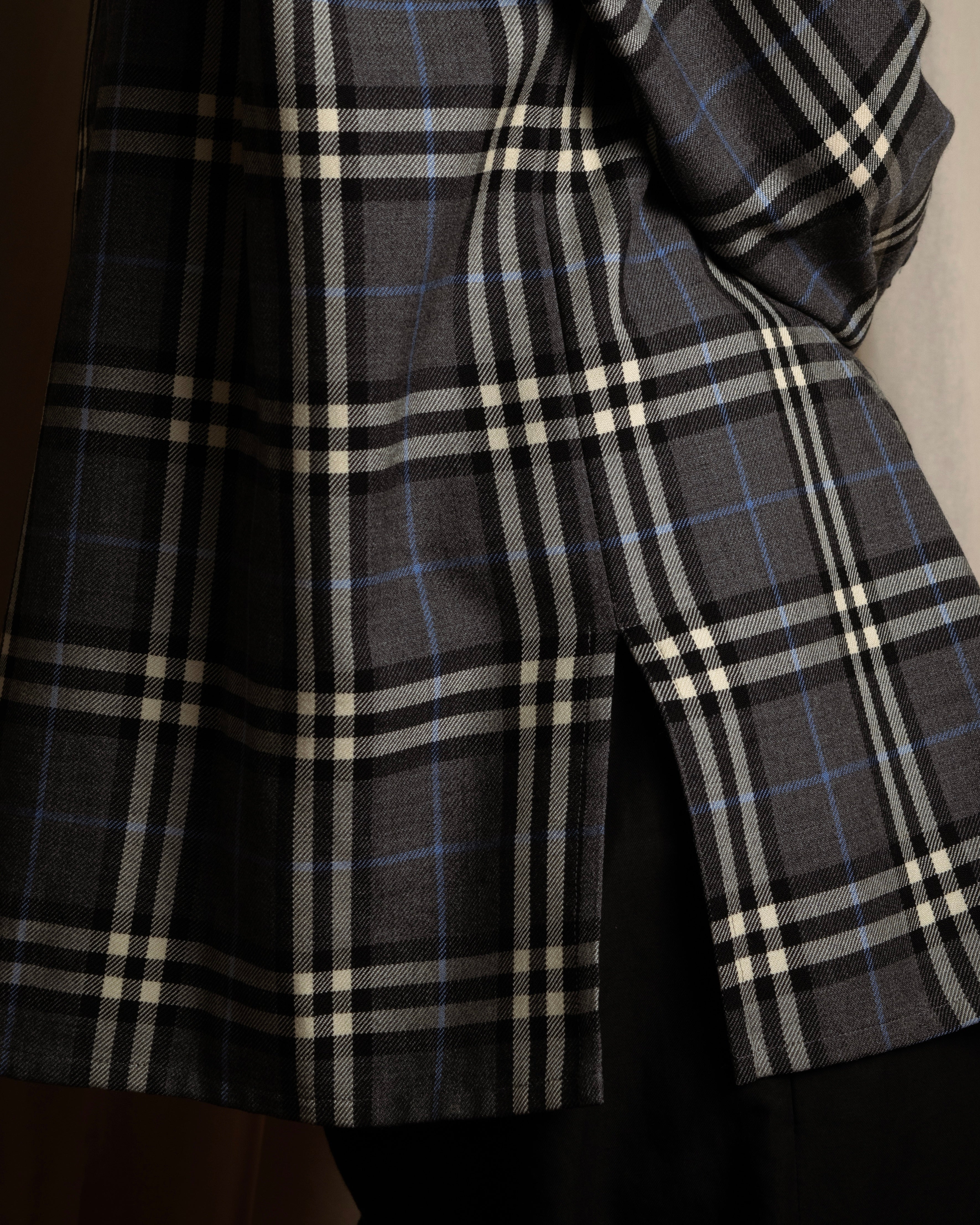 "BURBERRYS" Gold metal button design check pattern wool shirt