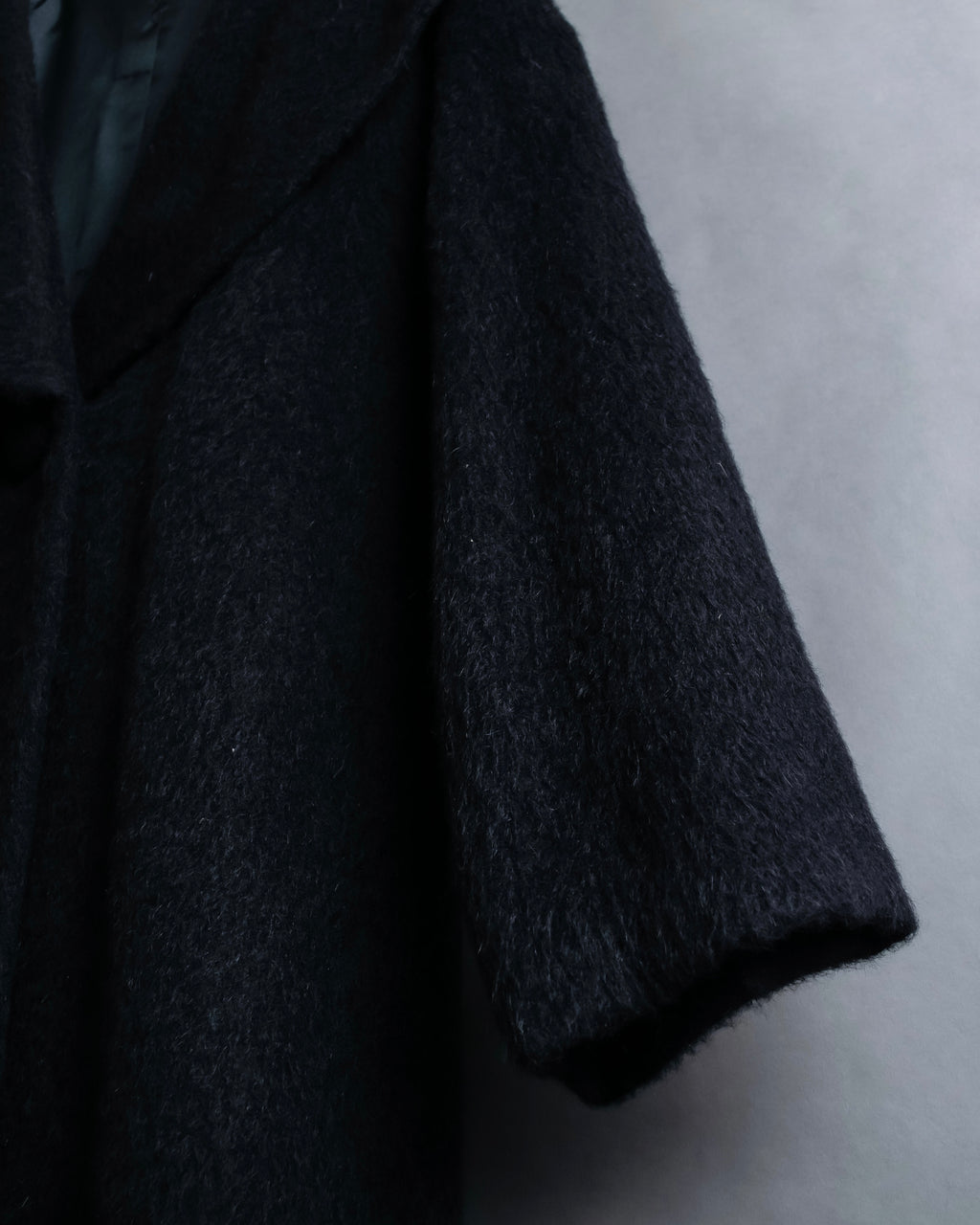 "YVES SAINT LAURENT" Large shawl collar black long coat