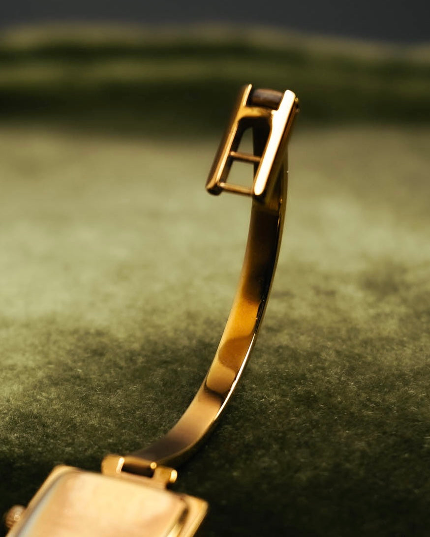 -SPECIAL- “GUCCI” 90’s-00’s 1900L gold tone bangle watch