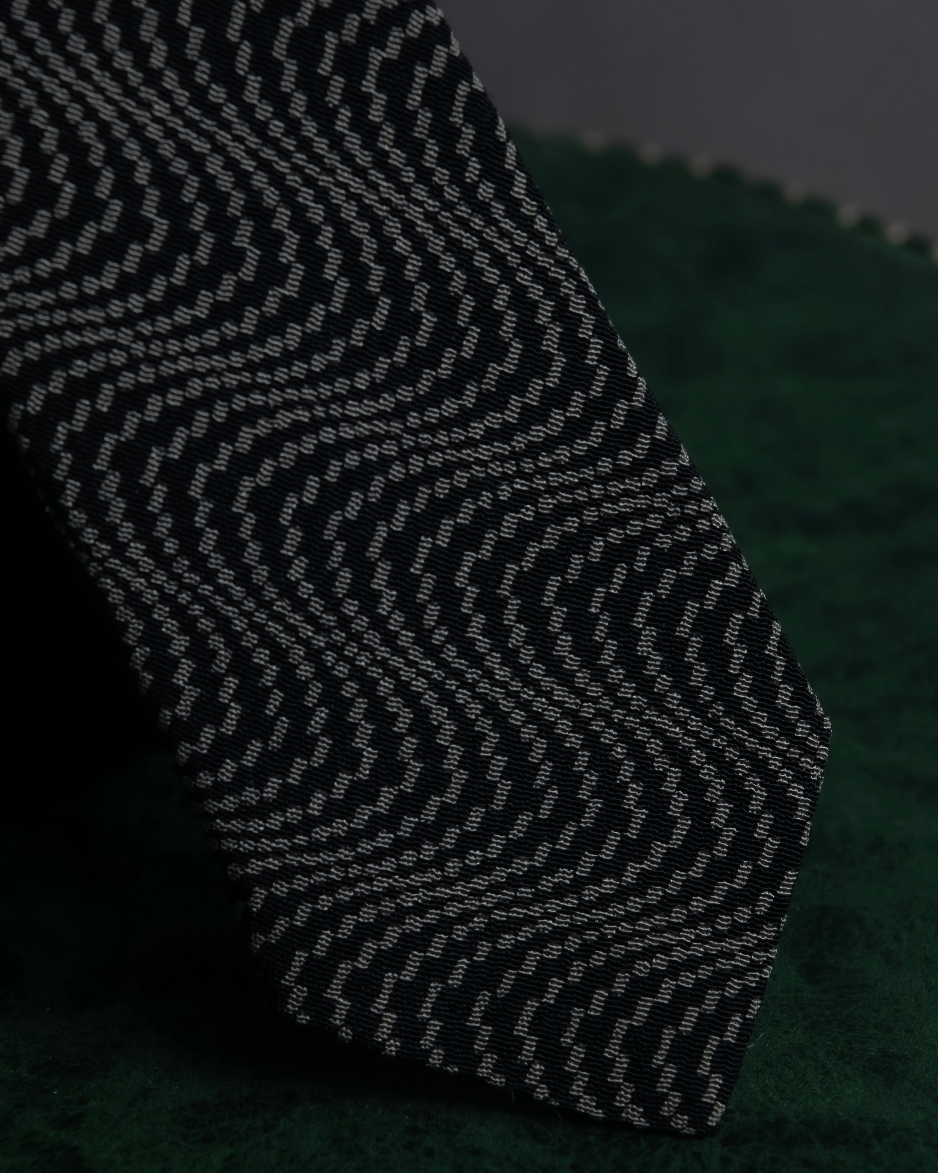 "GIORGIO ARMANI" Finely swaying wave pattern necktie