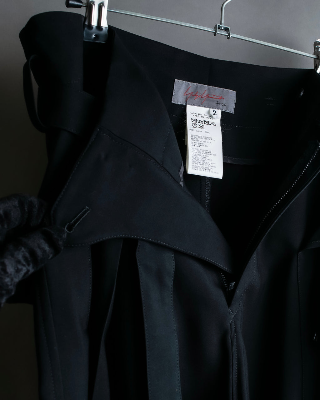 "YOHJI YAMAMOTO +NOIR" Asymmetrical slit sarouel slacks