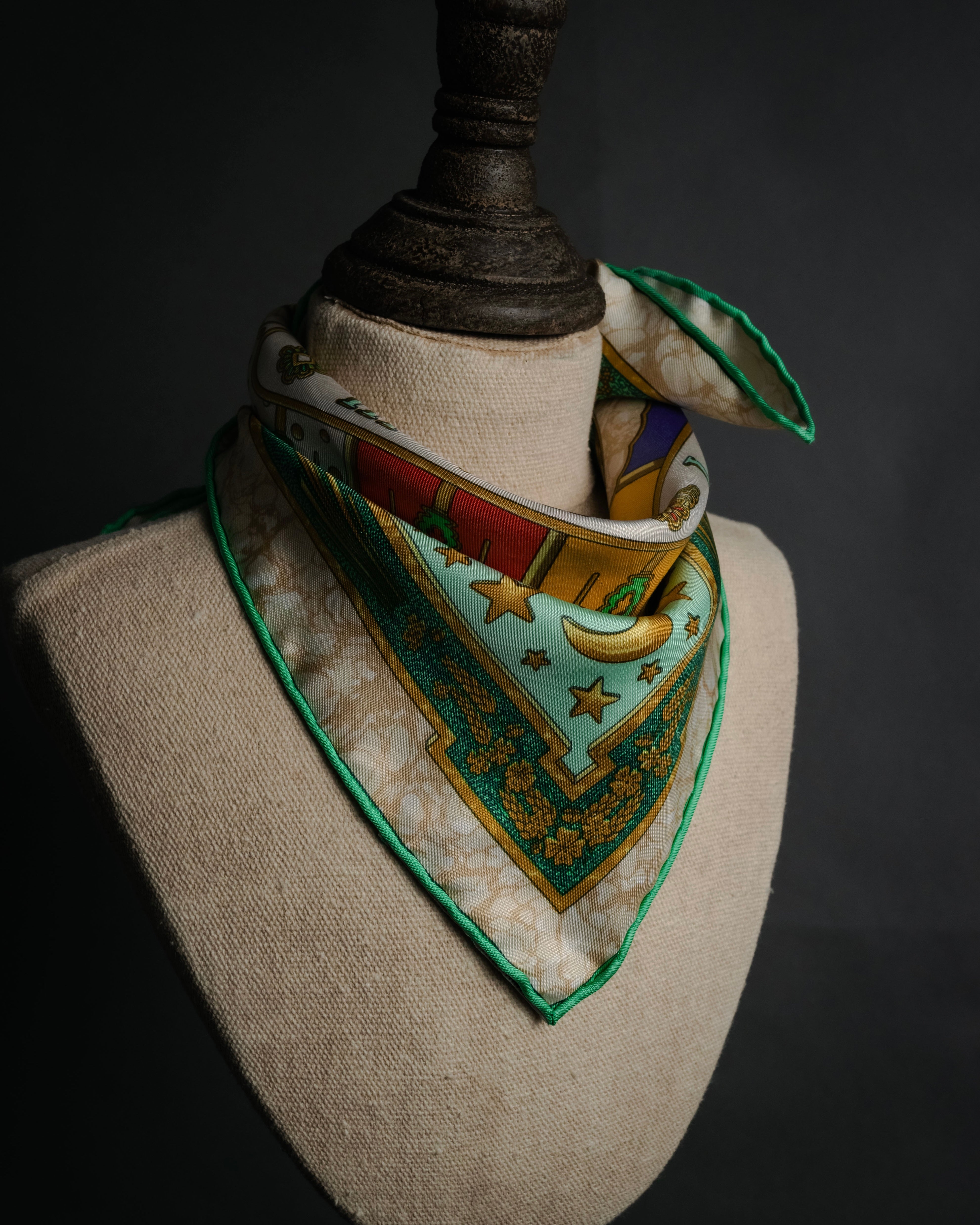 HERMES カレ シルクスカーフ GLORIA SOLI 太陽 41×41 HERMES (エルメス) - Gloria Soli カレ スカーフ - ホワイト - 90年代