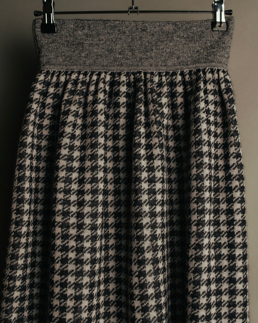 “Salvatore Ferragamo” 90’s-00’s Houndstooth knit flare skirt