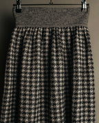 “Salvatore Ferragamo” 90’s-00’s Houndstooth knit flare skirt