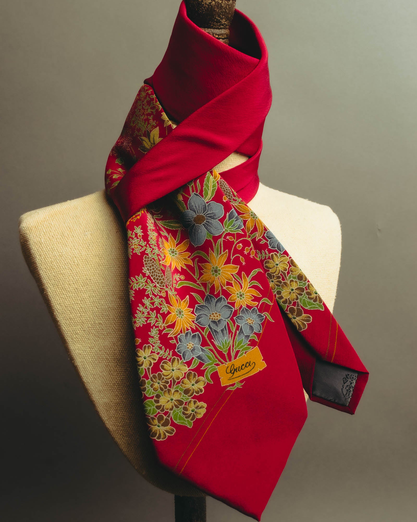 "GUCCI" 70's-80's Floral silk scarf tie
