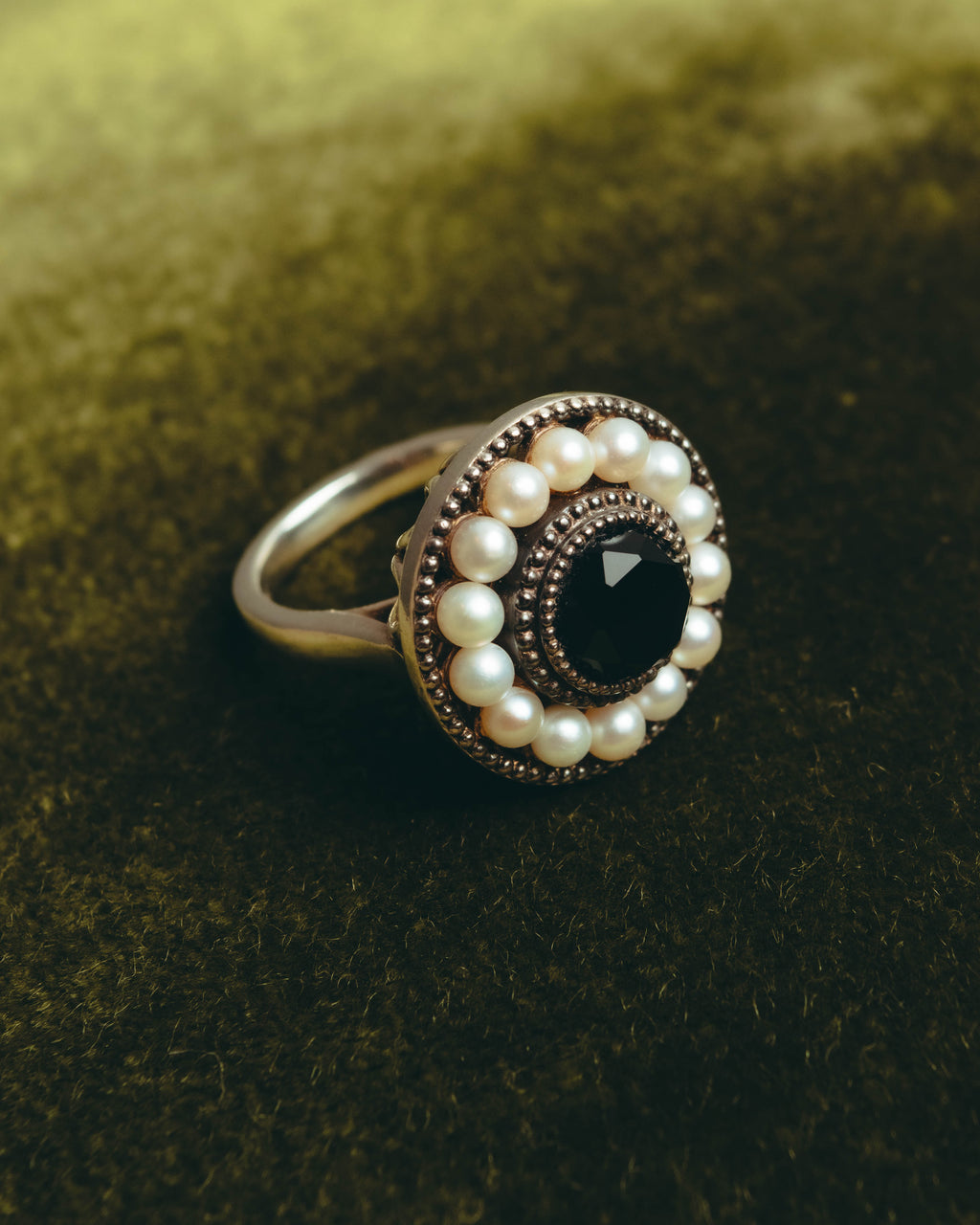 -SPECIAL- “Tiffany & Co.” 2000’s Pearl and black stone Ziegfeld cocktail ring