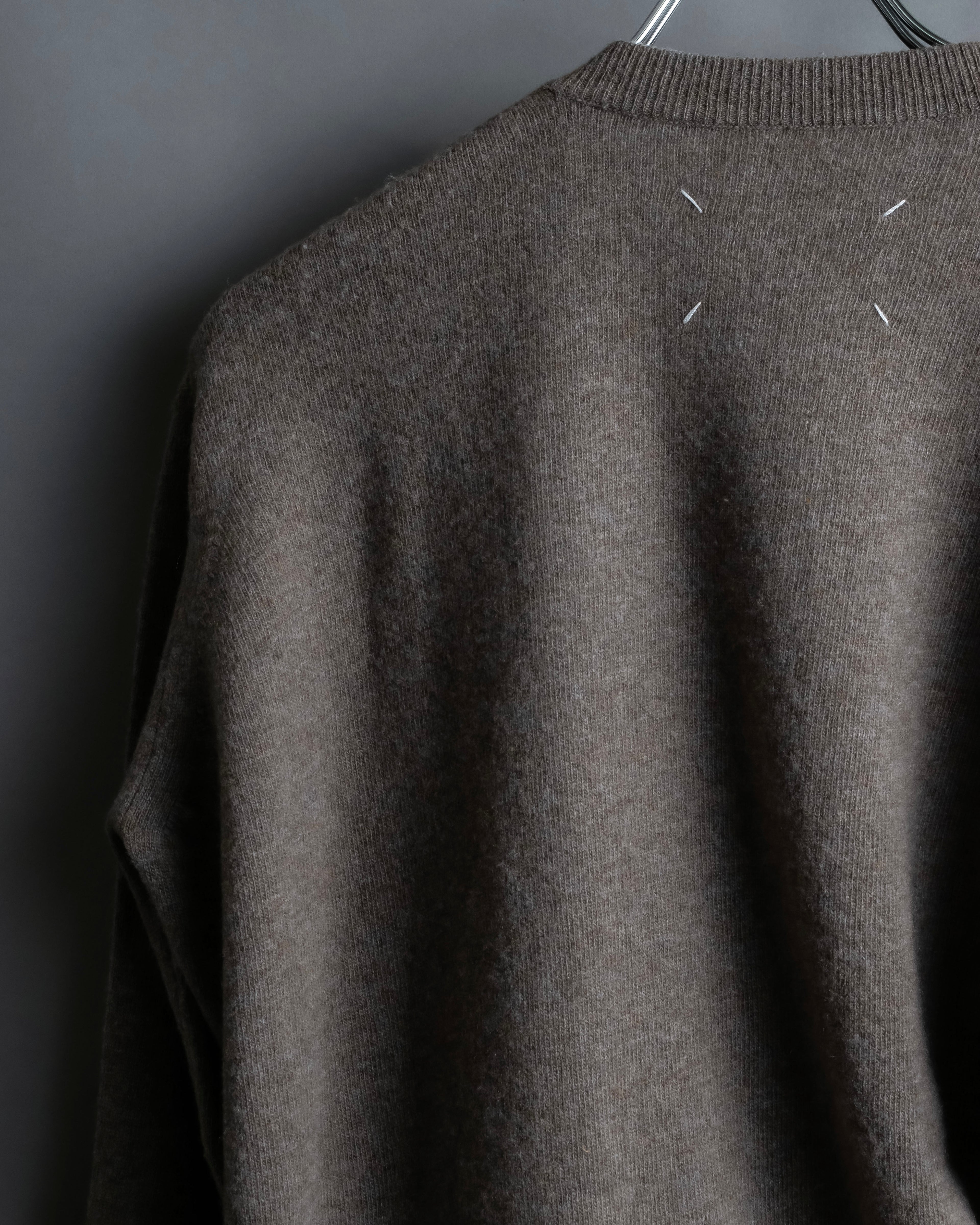 "MAISON MARGIELA 2005's AW " Twisted detail V-neck knit