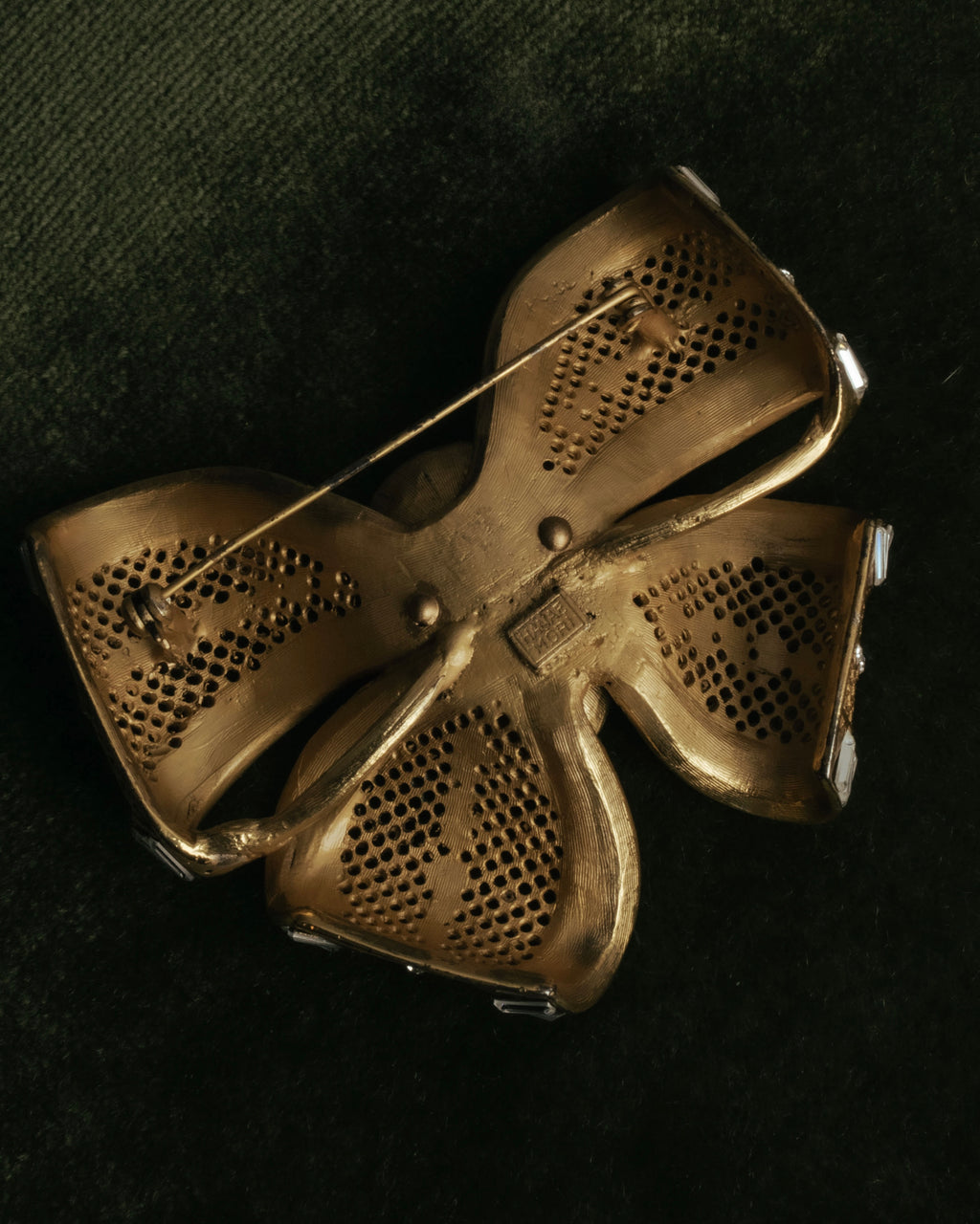 “HANAE MORI” 80’s-90’s Sculptural crystal bow brooch