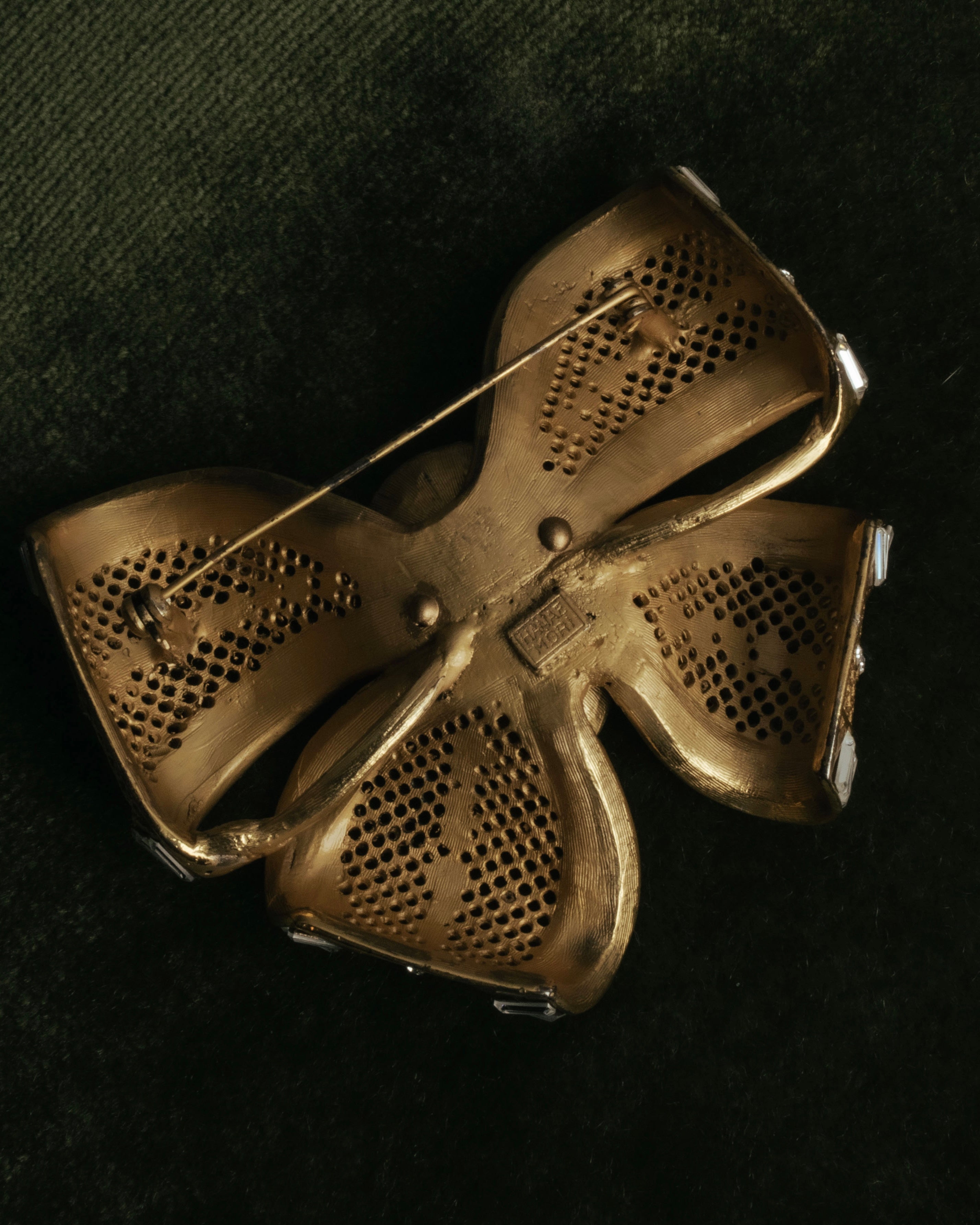 “HANAE MORI” 80’s-90’s Sculptural crystal bow brooch