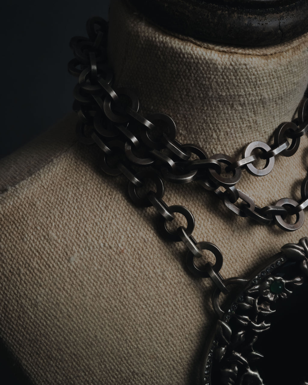 "VALENTINO GARAVANI" 2010’s dark romantic statement necklace＆belt