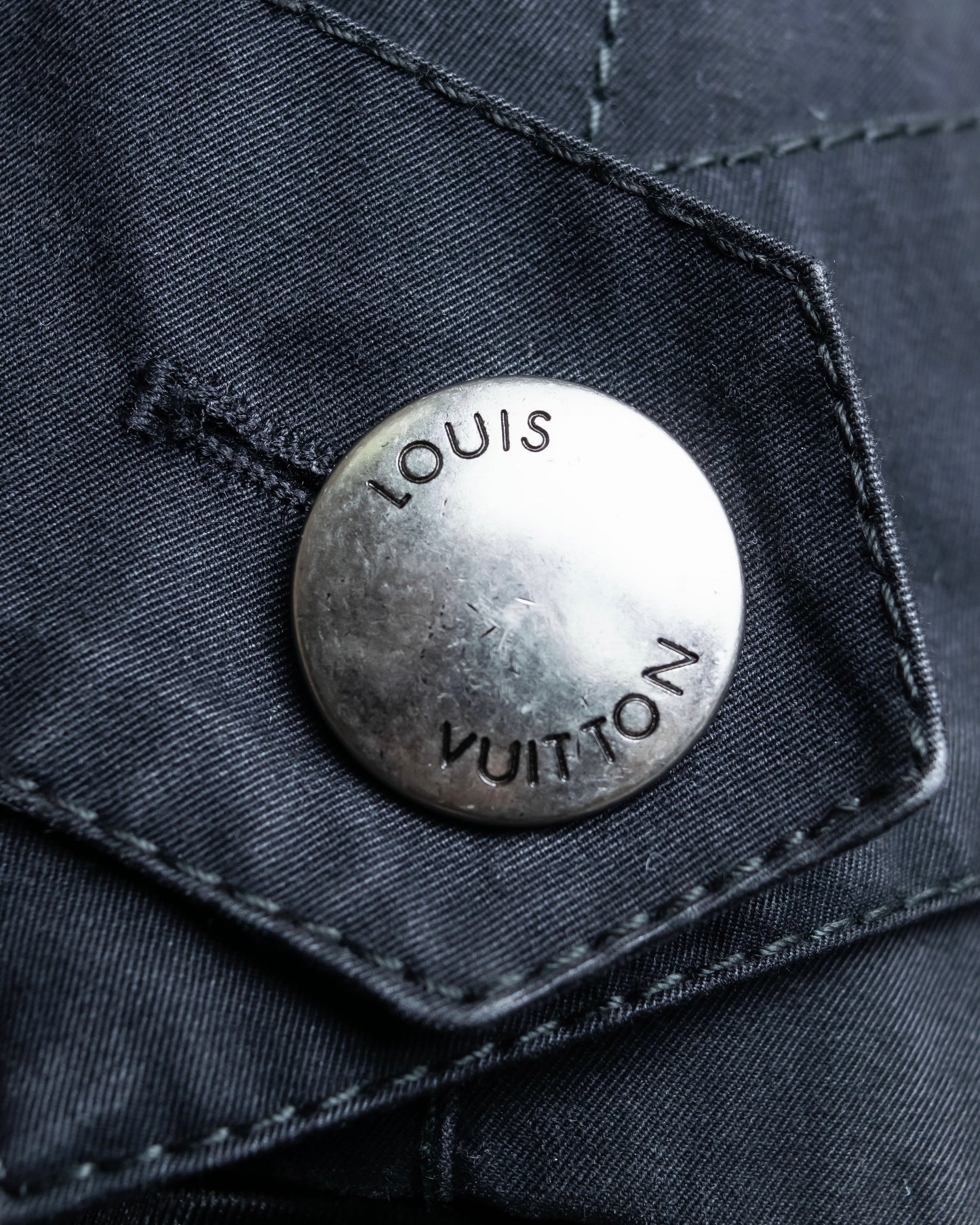 "LOUIS VUITTON" Metal button detailing belted trench coat