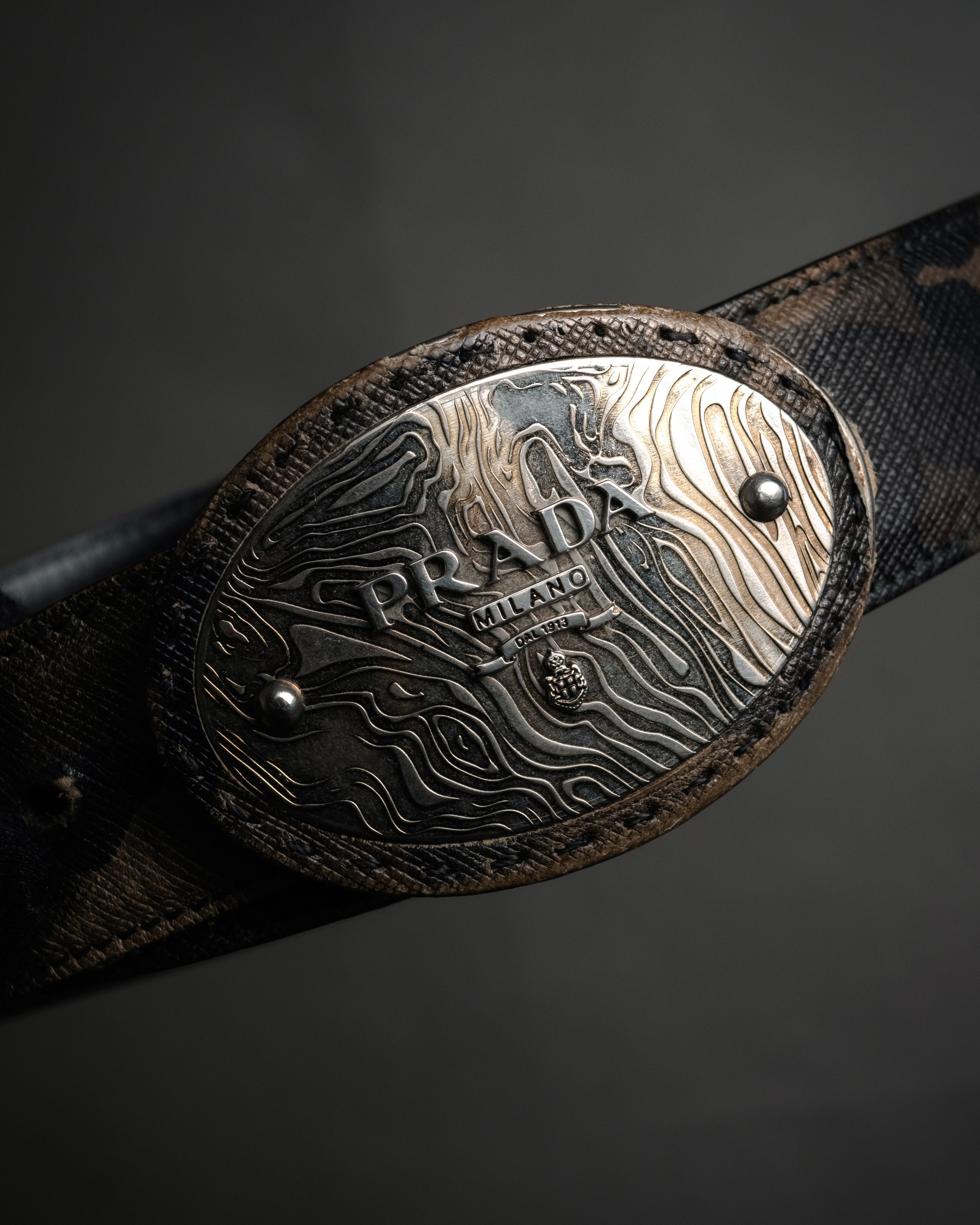 “PRADA” 2010’s Saffiano camouflage relief logo buckle
leather belt