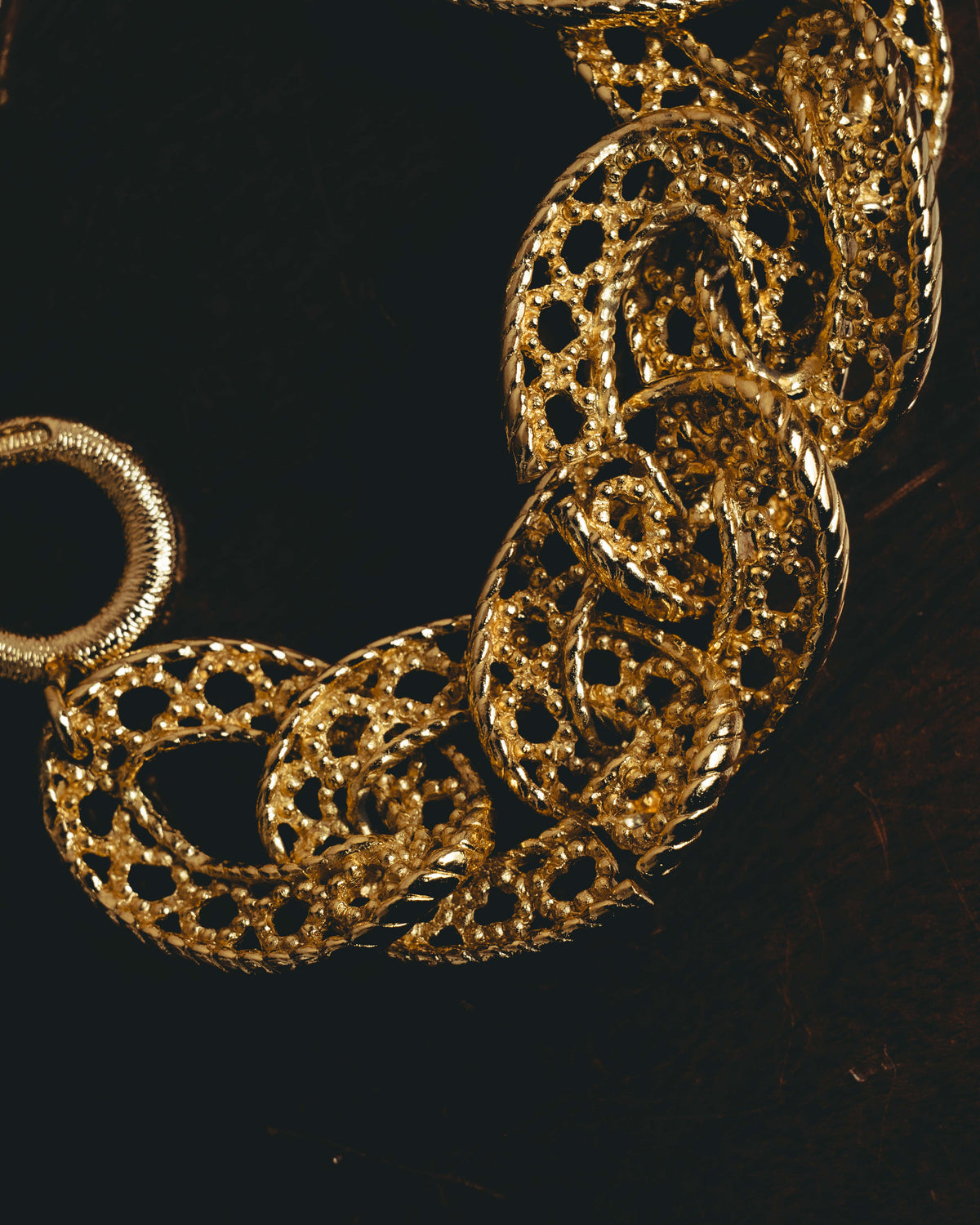 -SPECIAL- “Christian Dior” 70’s-90’s Sculptural openwork gold tone chain bracelet