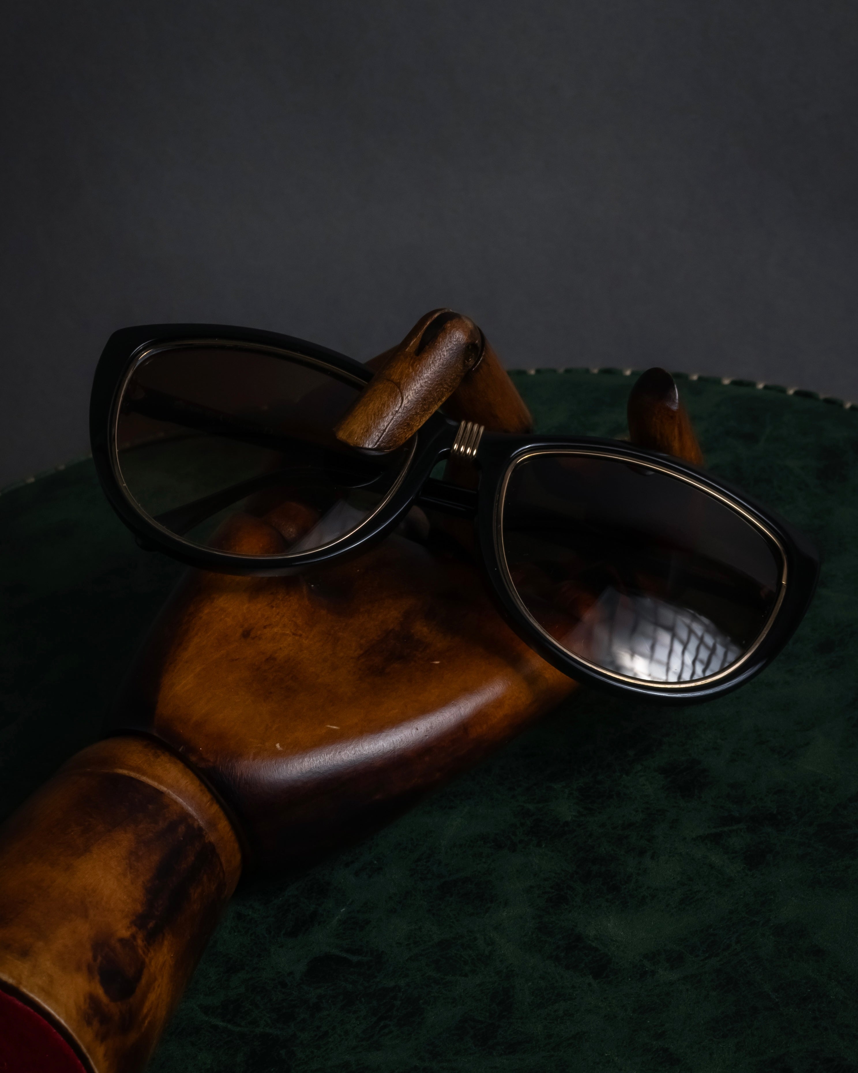 “Christian Dior” Oversized cat-eye sunglasses