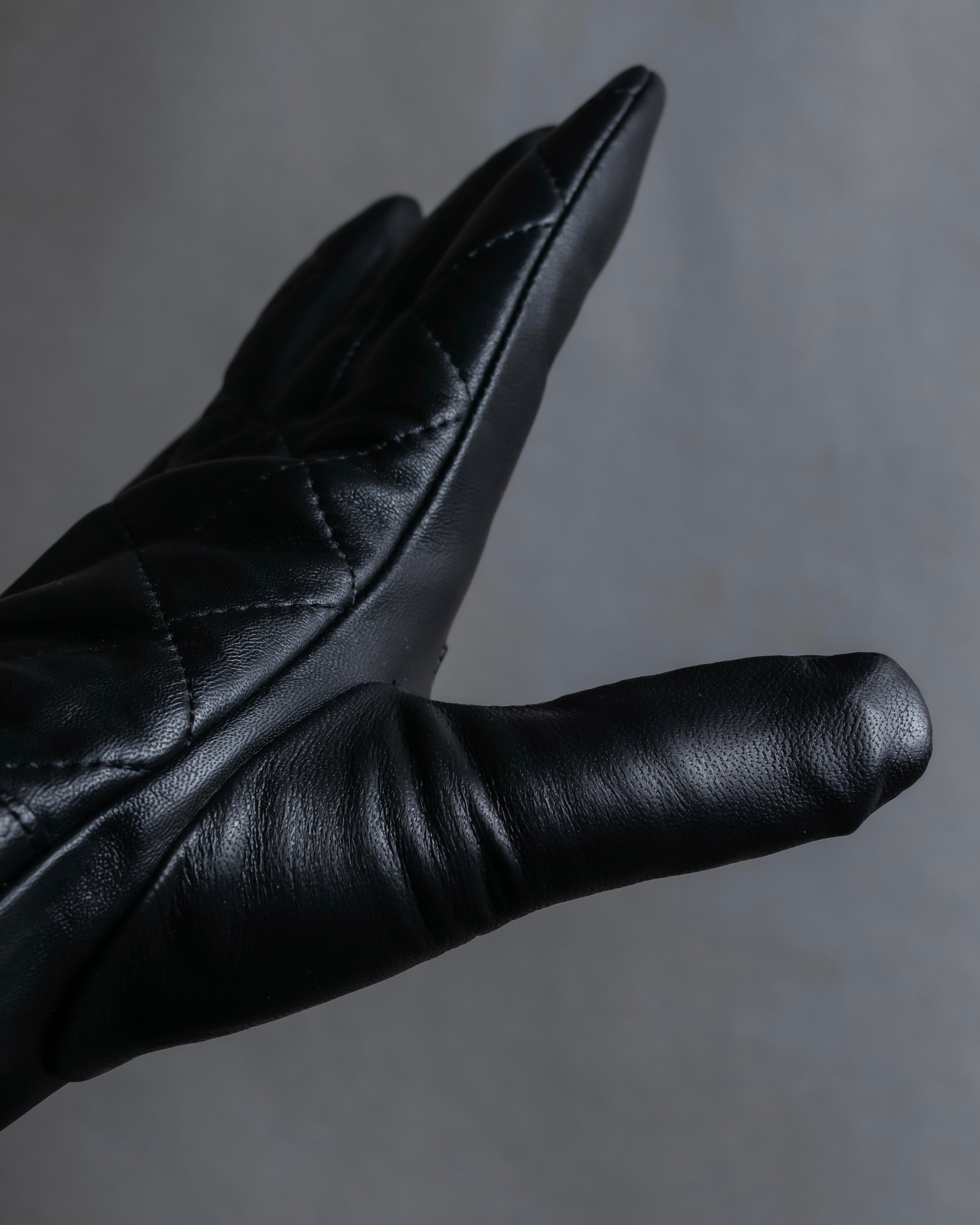 "Pierre Cardin" Belt buckle design quilted leather gloves