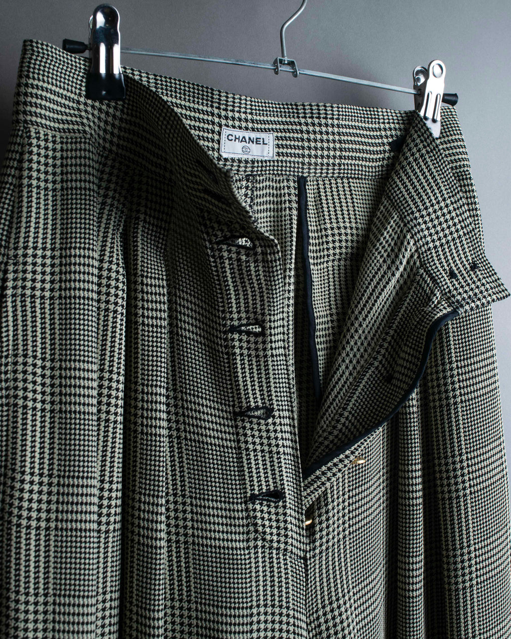"CHANEL" Coco mark button fly detail houndstooth pattern wide slacks
