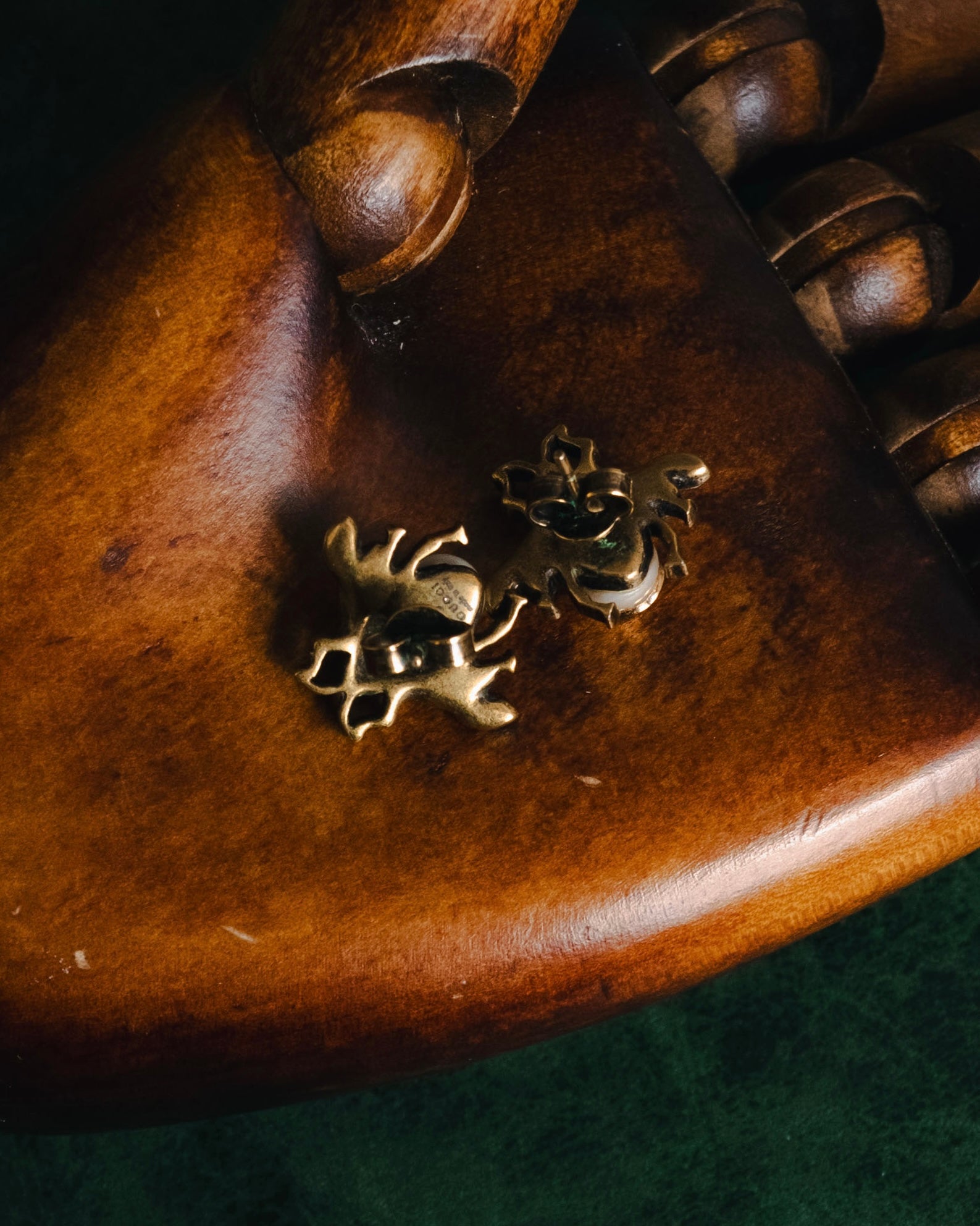 "GUCCI" 10’s Bee crystal pearl pierces