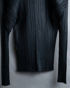 "PLEATS PLEASE ISSEY MIYAKE"
Features sleeve open collar blouse