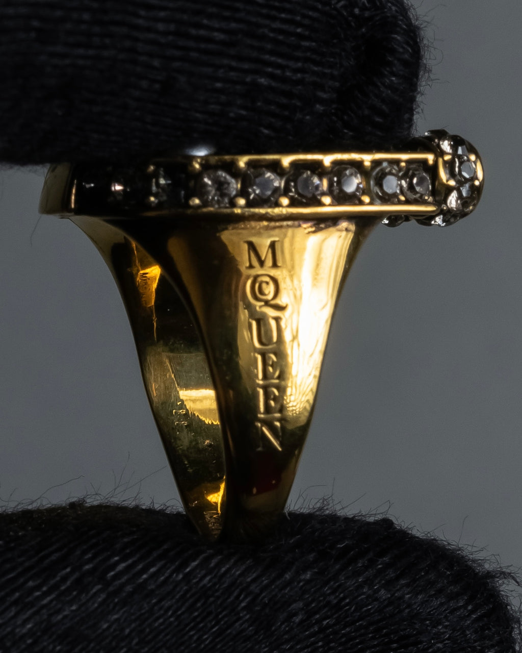 "Alexandar McQueen" Horseshoe motif red stone top ring