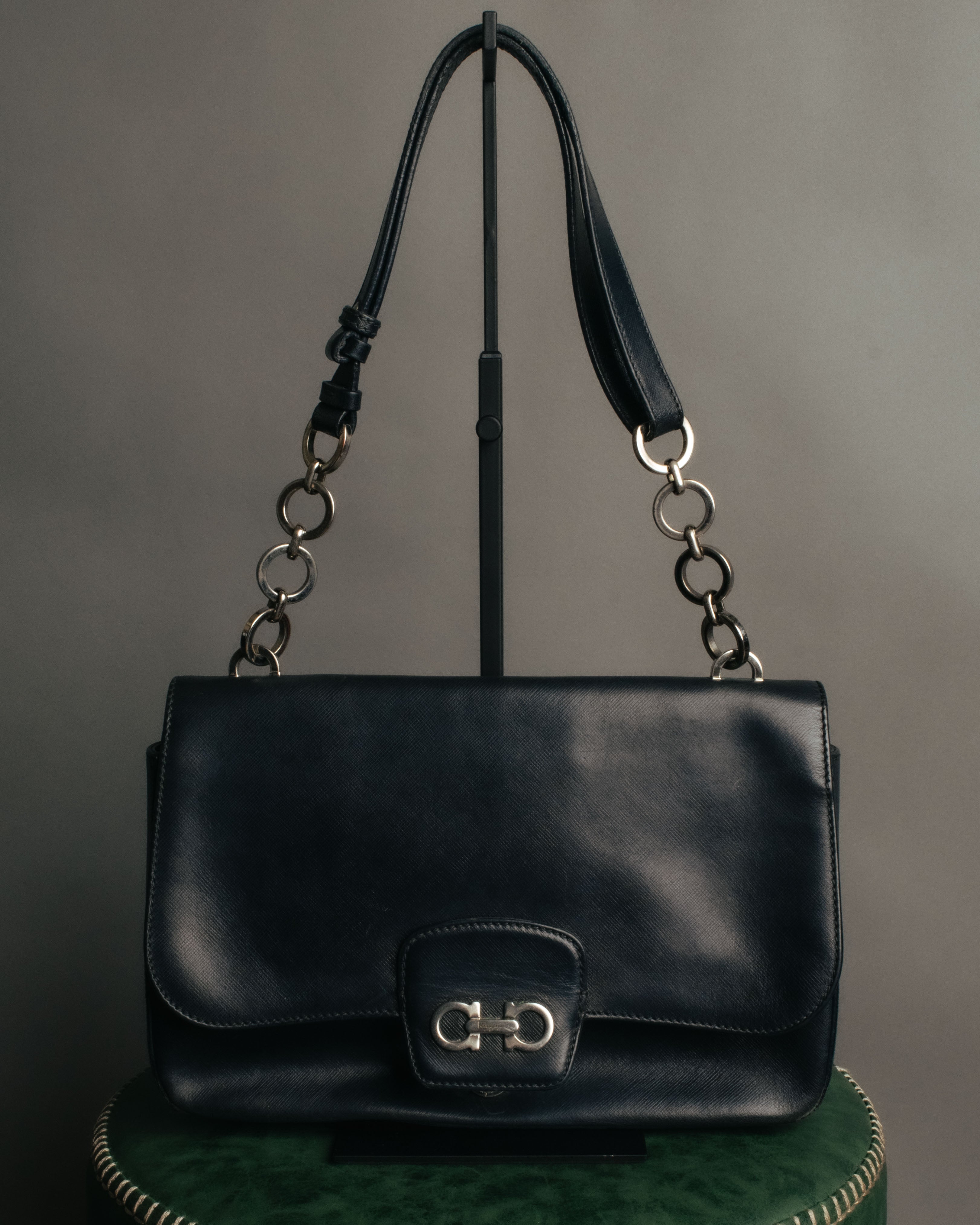 “Salvatore Ferragamo” 2010’s Gancini leather shoulder bag
