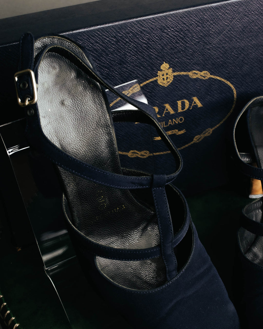 "PRADA" 90's-00's Dark navy t-strap pumps