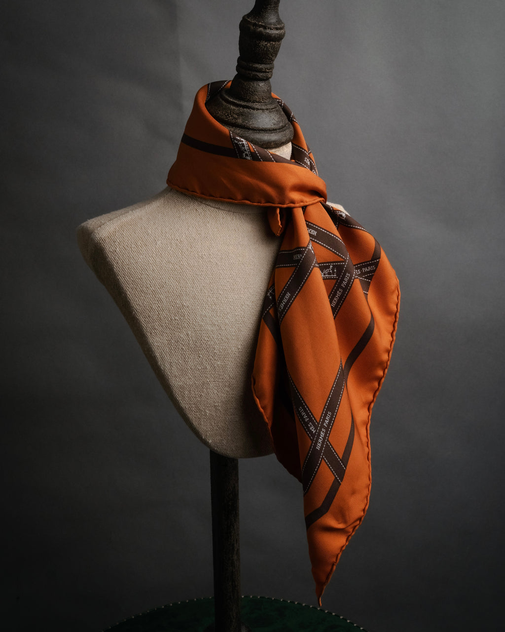 “HERMÈS” 2000-2010 Bolduc silk twill scarf