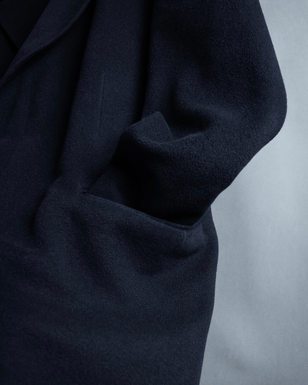 -SPECIAL- "BURBERRYS" 1980-1990's 
Classically tailored oversized 100% cashmere chester coat