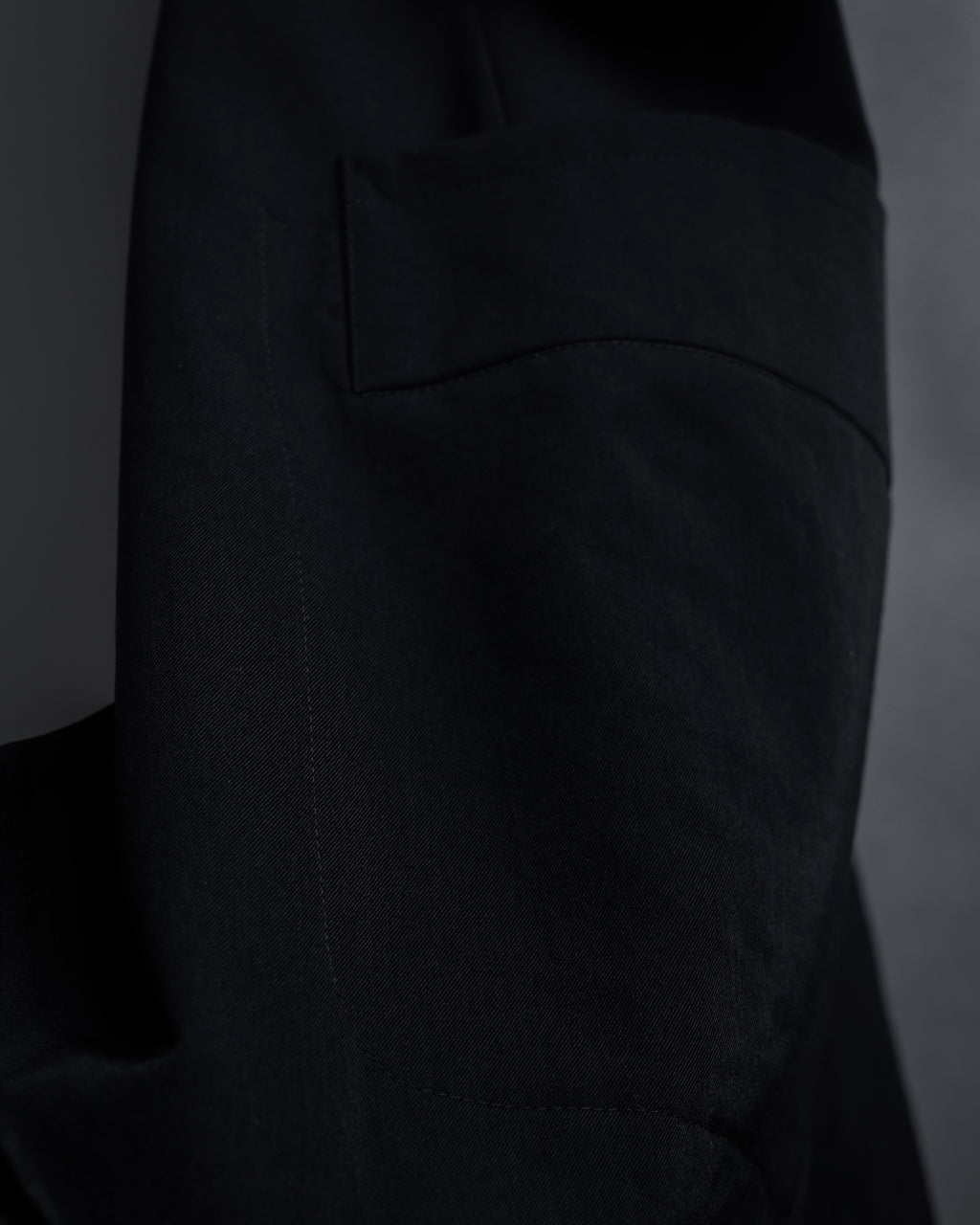 "Y's" Sharp lapel draping tailored coat