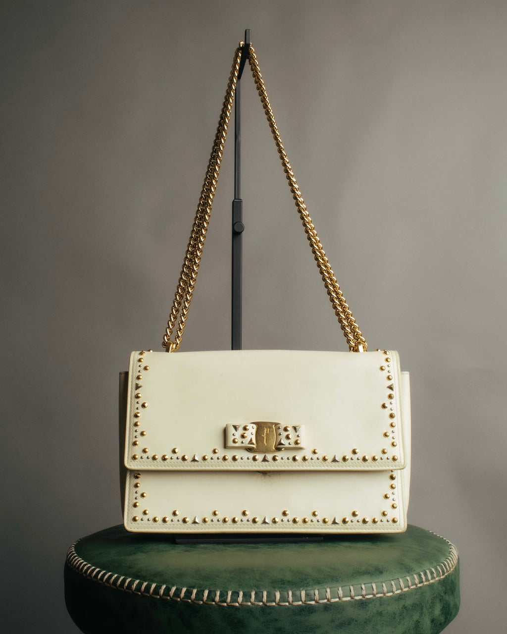 -SPECIAL- “Salvatore Ferragamo” 2015-2017 Vara studded chain shoulder bag