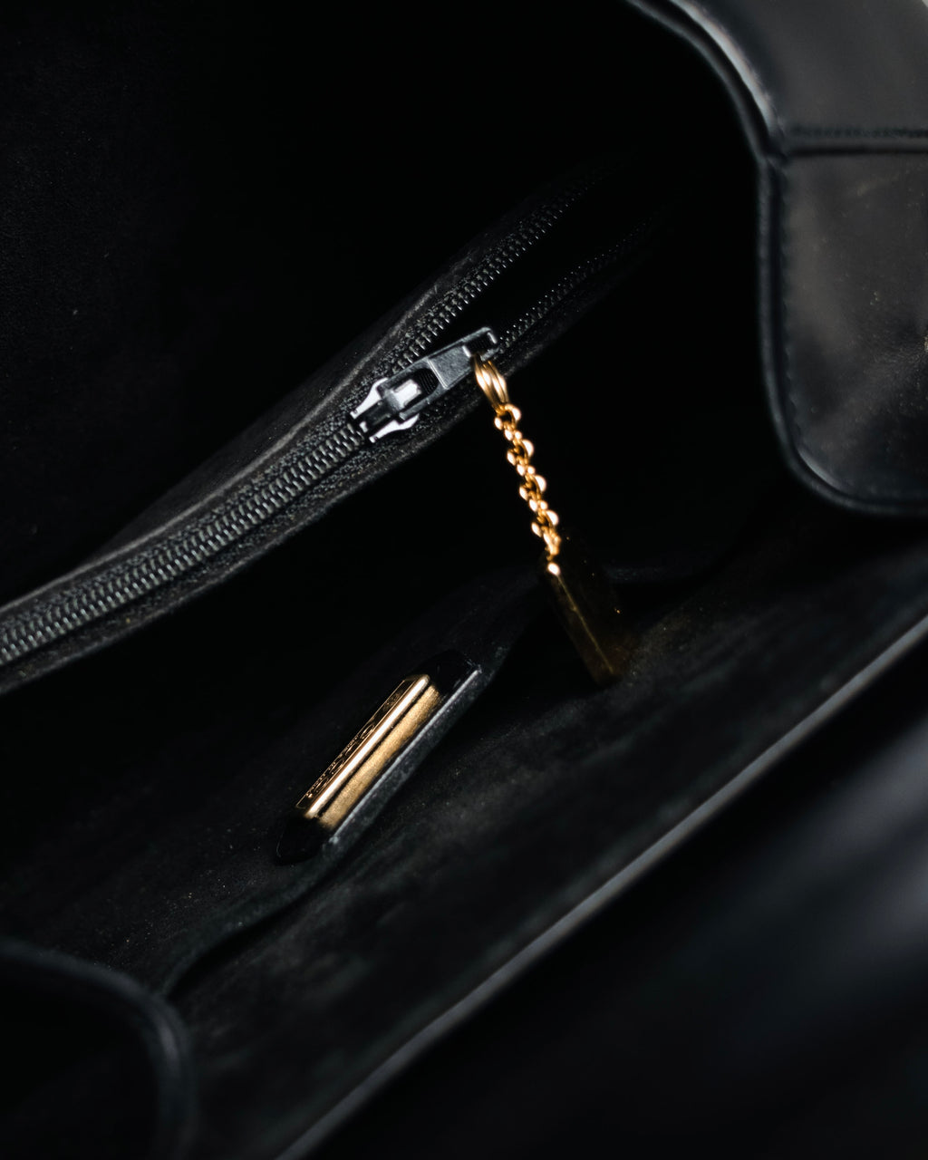 –SPECIAL– "GUCCI" 90’s Architectural oval hardware box calf handbag